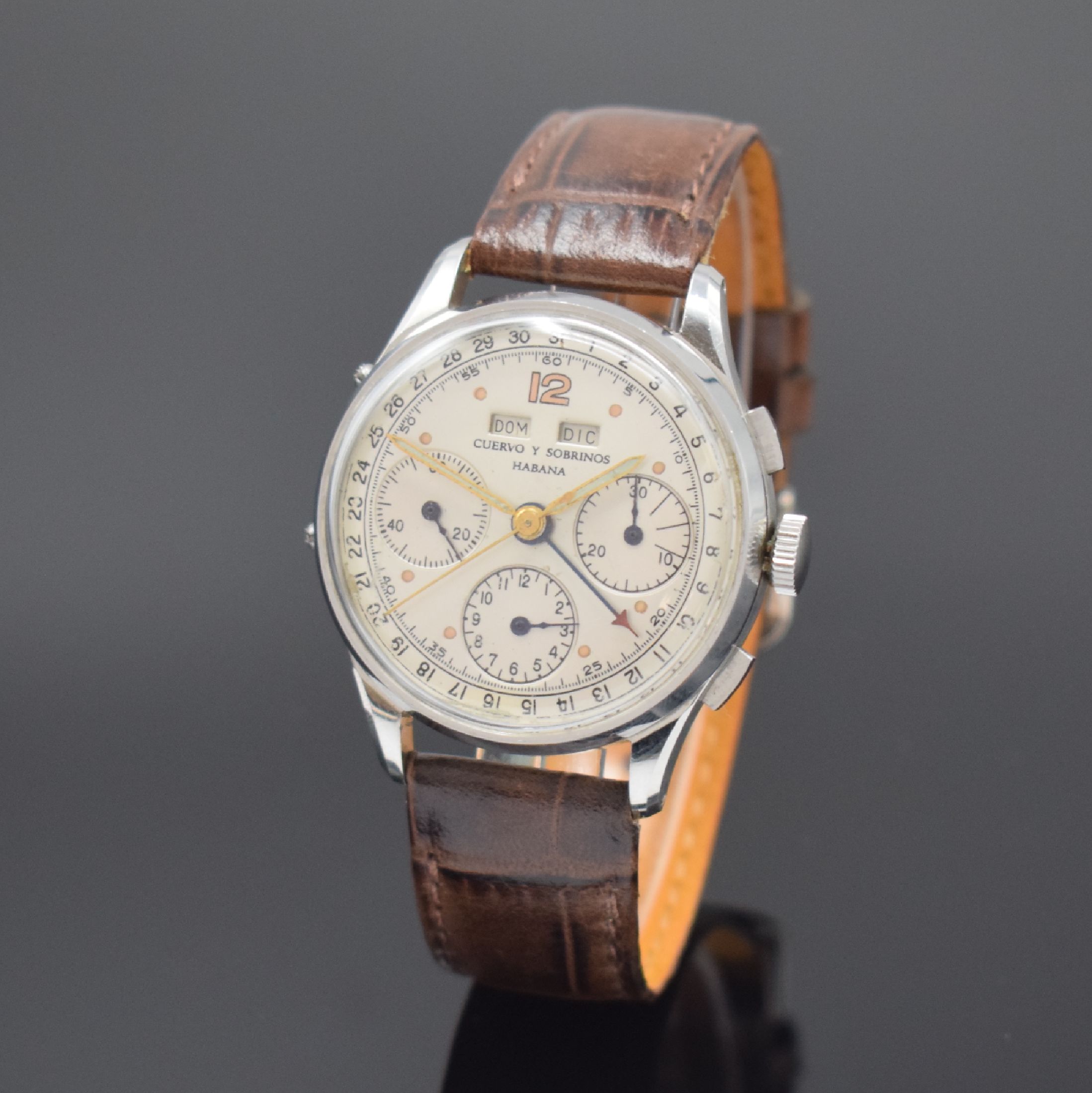 Herrenarmbanduhr Kaliber Valjoux 72C mit Chronograph und Kalender, Schweiz um 1950, Handaufzug, Zifferblatt u. Gehäuse mit nachtr. Signatur, 3-teil. ...