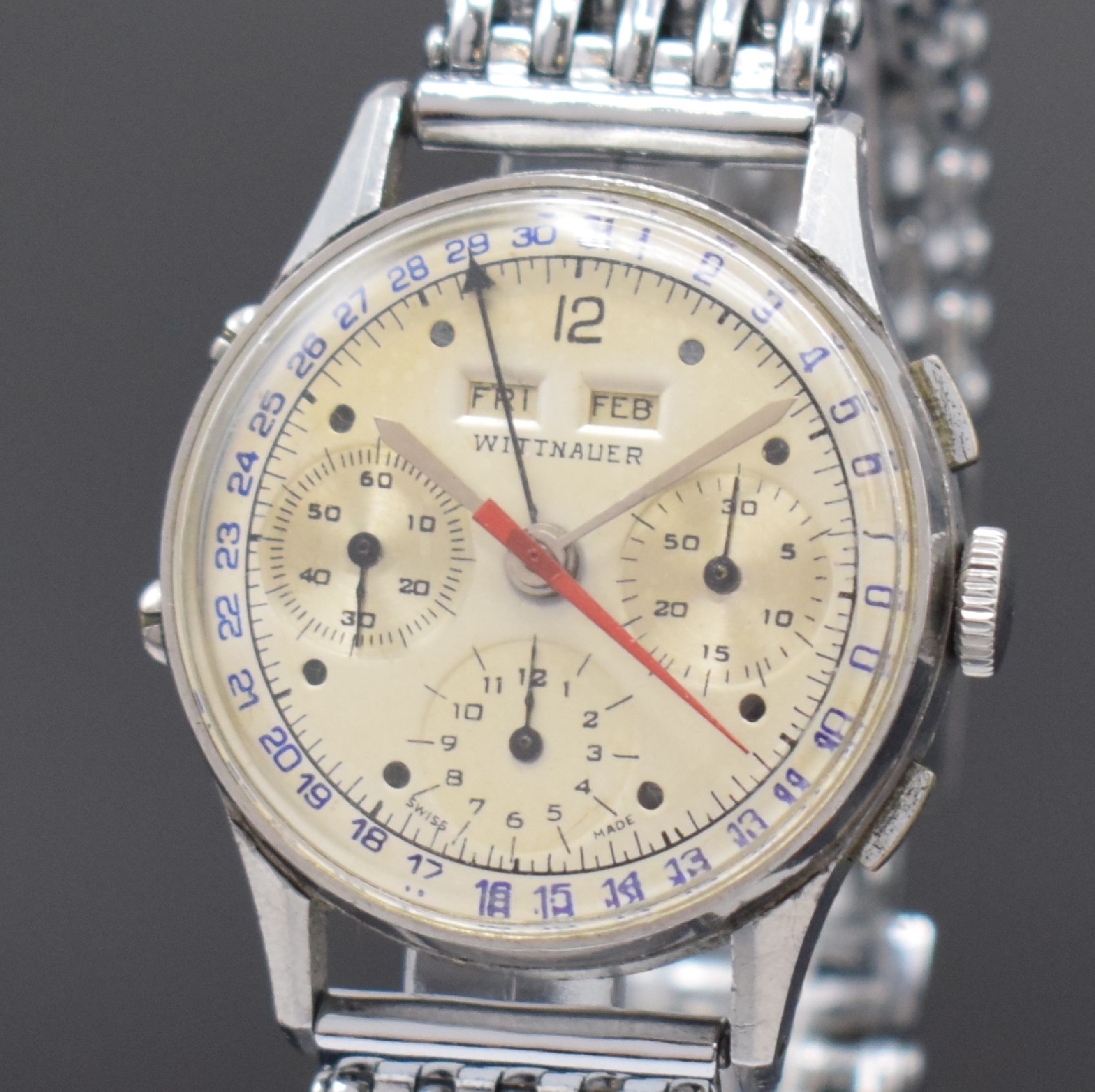 Detail a: WITTNAUER Herrenarmbanduhr mit Chronograph und Kalender Kaliber 72C, Schweiz um 1950, Handaufzug, verchr. Gehäuse, sign. Stahlboden aufgedr., silb. ...