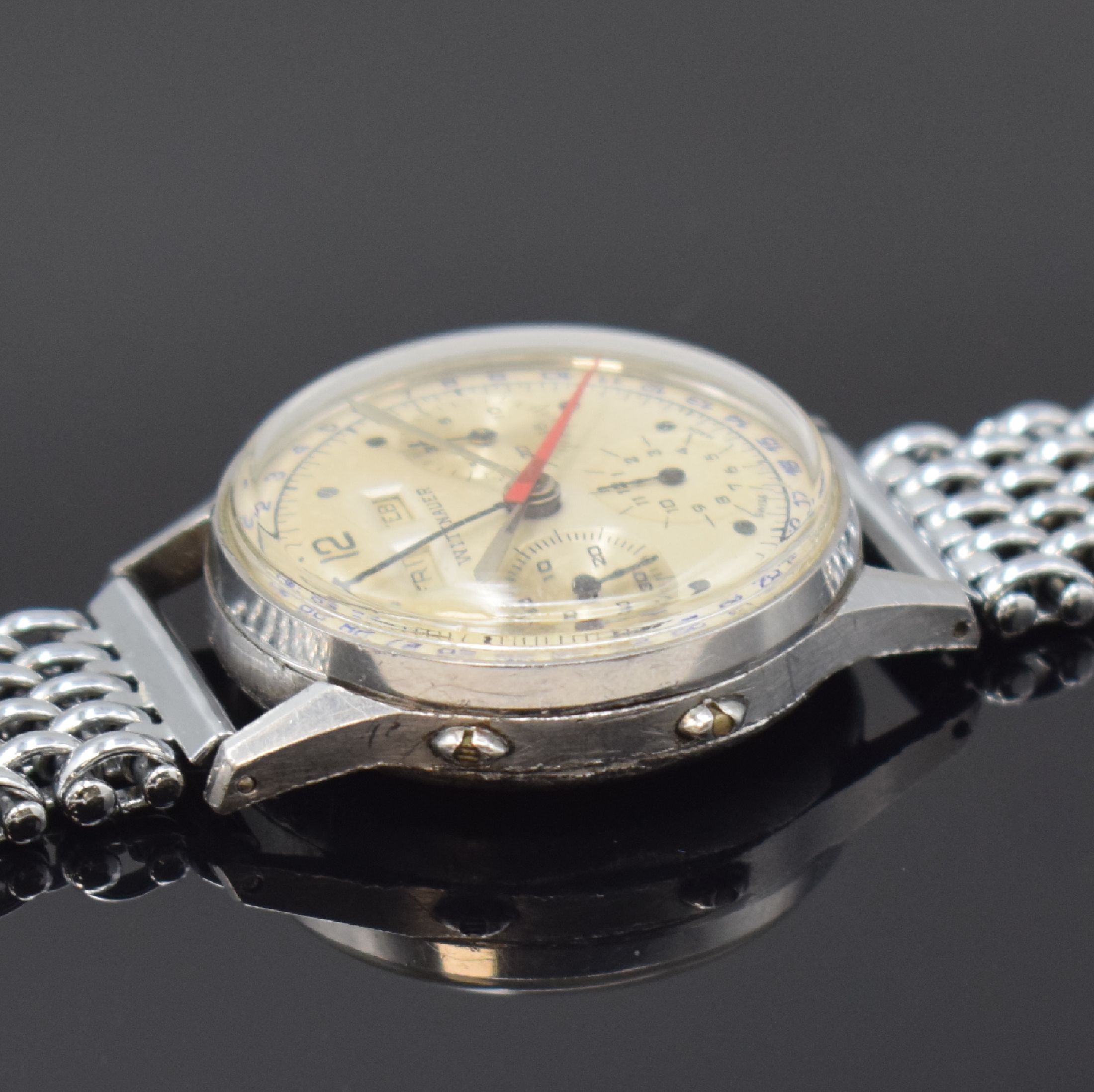 Detail c: WITTNAUER Herrenarmbanduhr mit Chronograph und Kalender Kaliber 72C, Schweiz um 1950, Handaufzug, verchr. Gehäuse, sign. Stahlboden aufgedr., silb. ...