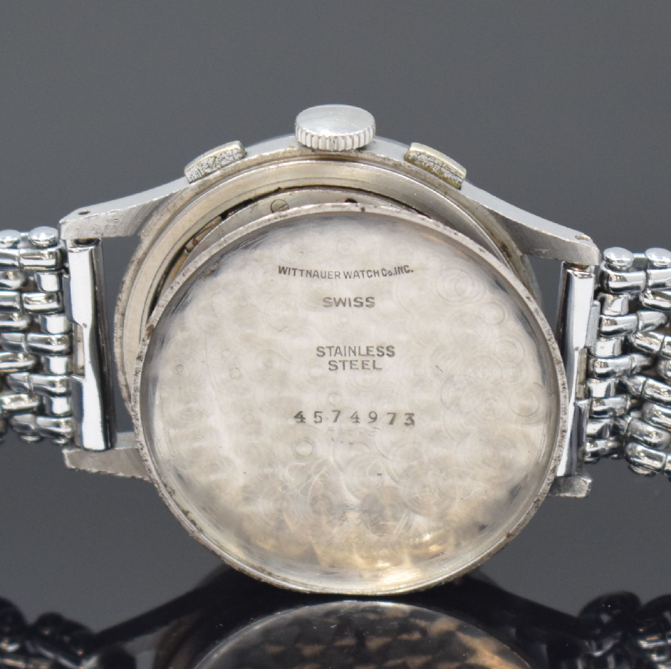Detail f: WITTNAUER Herrenarmbanduhr mit Chronograph und Kalender Kaliber 72C, Schweiz um 1950, Handaufzug, verchr. Gehäuse, sign. Stahlboden aufgedr., silb. ...