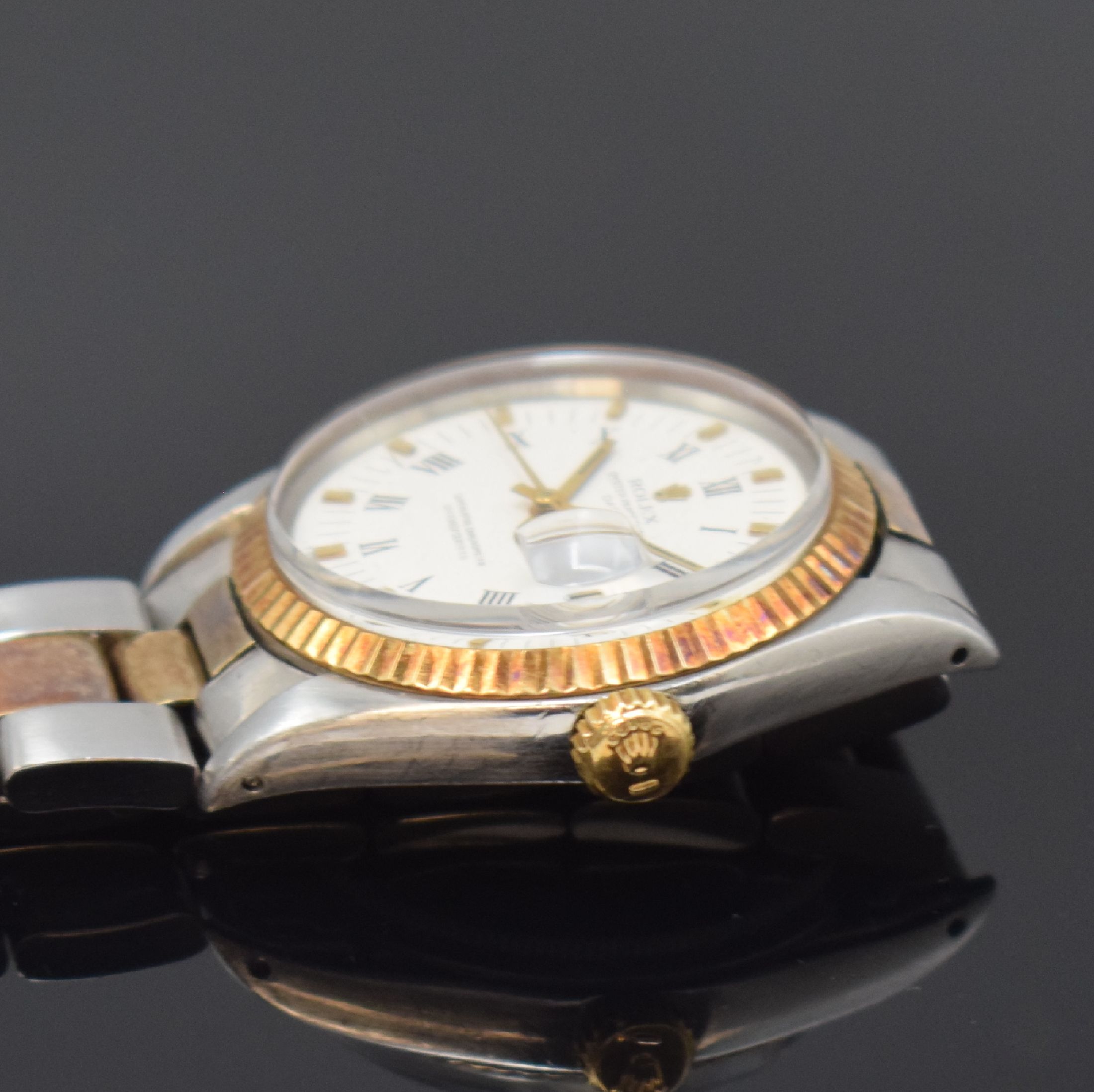 Detail d: ROLEX Oyster Perpetual Date Referenz 1500 Herrenarmbanduhr, Schweiz um 1970, Automatik, Chronometer der Superlative in Edelstahl und Gold kombiniert ...