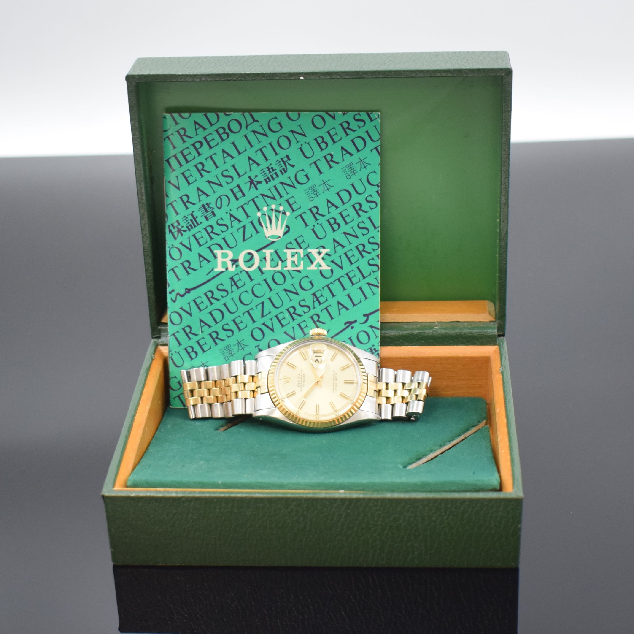 Detail e: ROLEX Herrenarmbanduhr Oyster Perpetual Datejust Referenz 1601, Schweiz um 1973, Automatik, Chronometer der Superlative in Edelstahl/Gold kombiniert ...