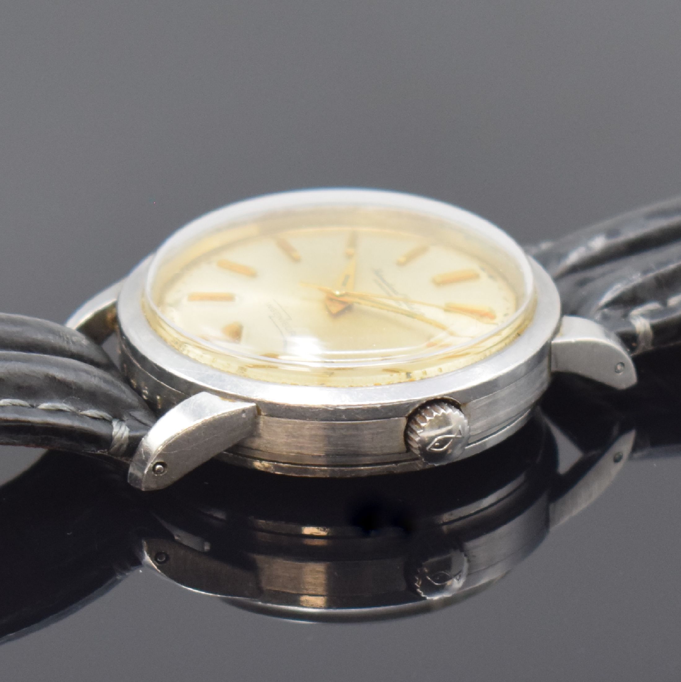 Detail b: IWC Ingenieur Herrenarmbanduhr Referenz 666, Schweiz um 1964, Automatik, Stahlgehäuse mit Weicheiseninnenschale, Boden geschr., silb. Zifferbl. m. ...
