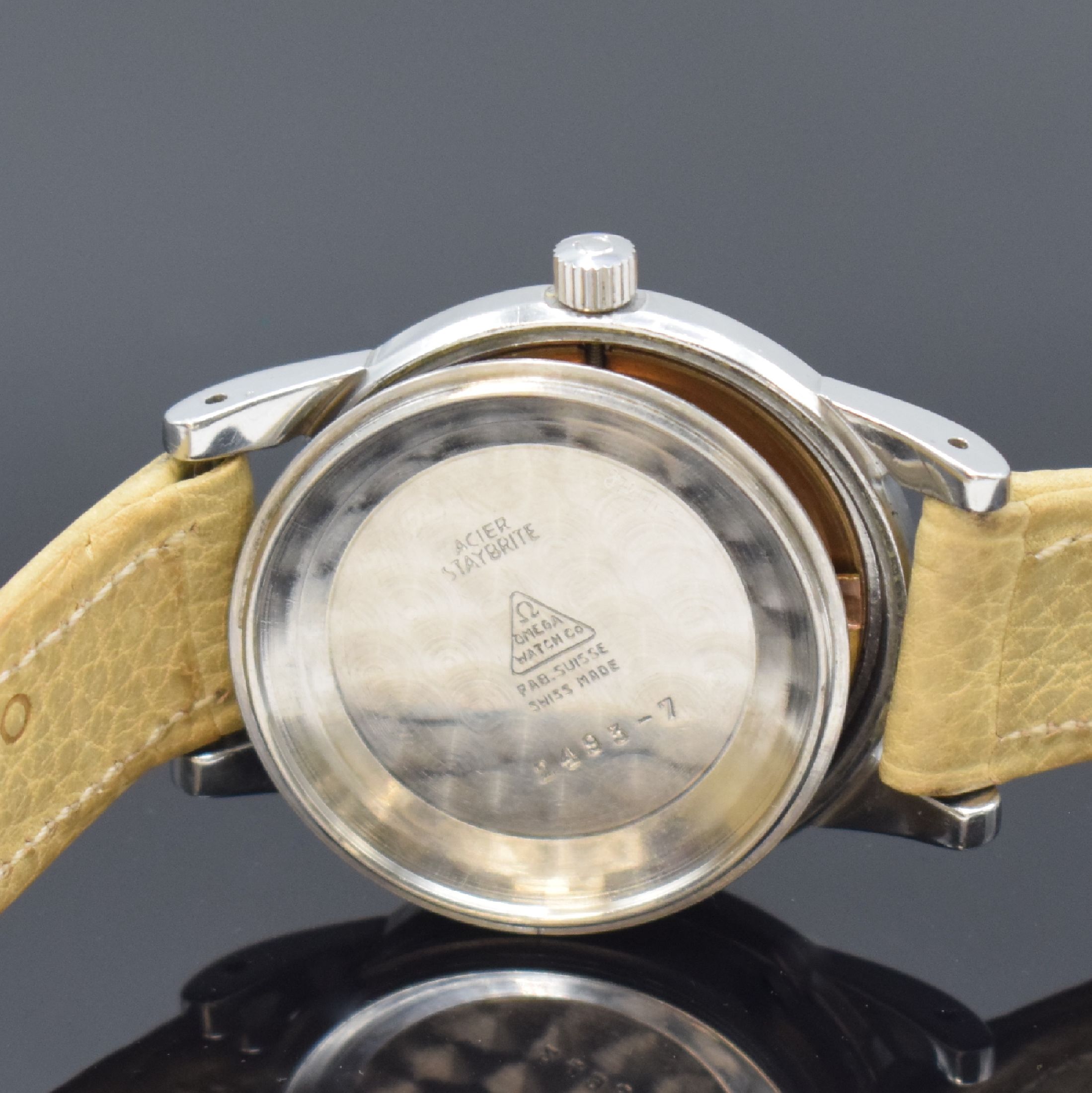 Detail f: OMEGA Herrenarmbanduhr mit Hammerautomatik Referenz 2493-7, Schweiz um 1952, 2-teil. Gehäuse, Boden geschr., orig. Lederband m. orig. Dornschl., ...