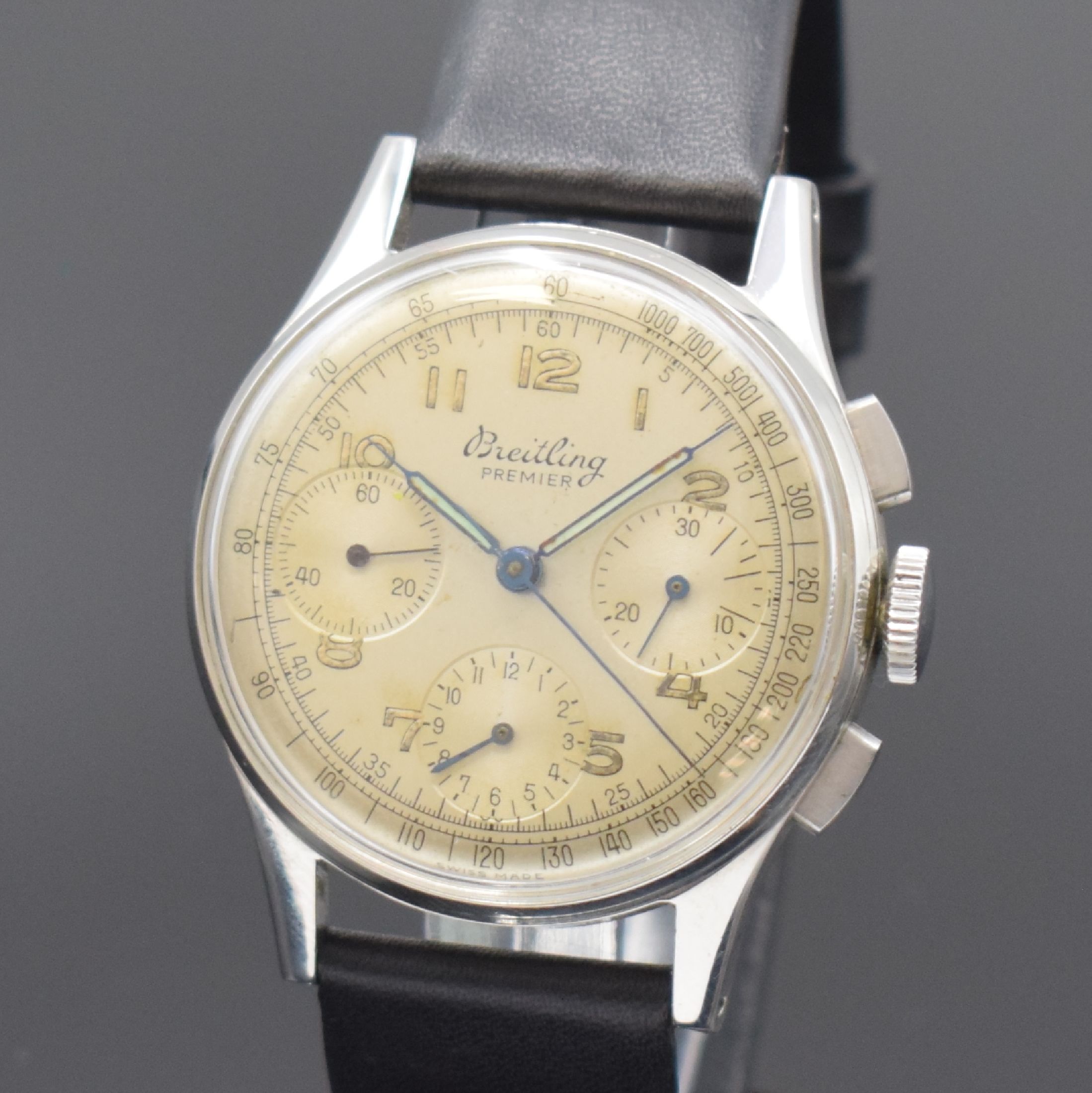 Detail a: BREITLING Premier Herrenarmbanduhr Referenz 787 mit Chronograph, Schweiz um 1945, Handaufzug, 3-teil. Stahlgeh., Boden und Glasrand aufgedr., sign. ...