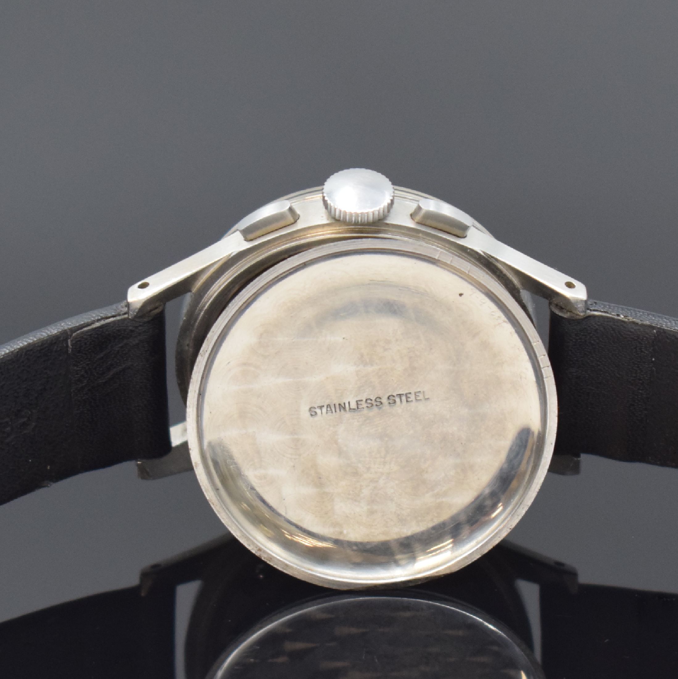 Detail e: BREITLING Premier Herrenarmbanduhr Referenz 787 mit Chronograph, Schweiz um 1945, Handaufzug, 3-teil. Stahlgeh., Boden und Glasrand aufgedr., sign. ...
