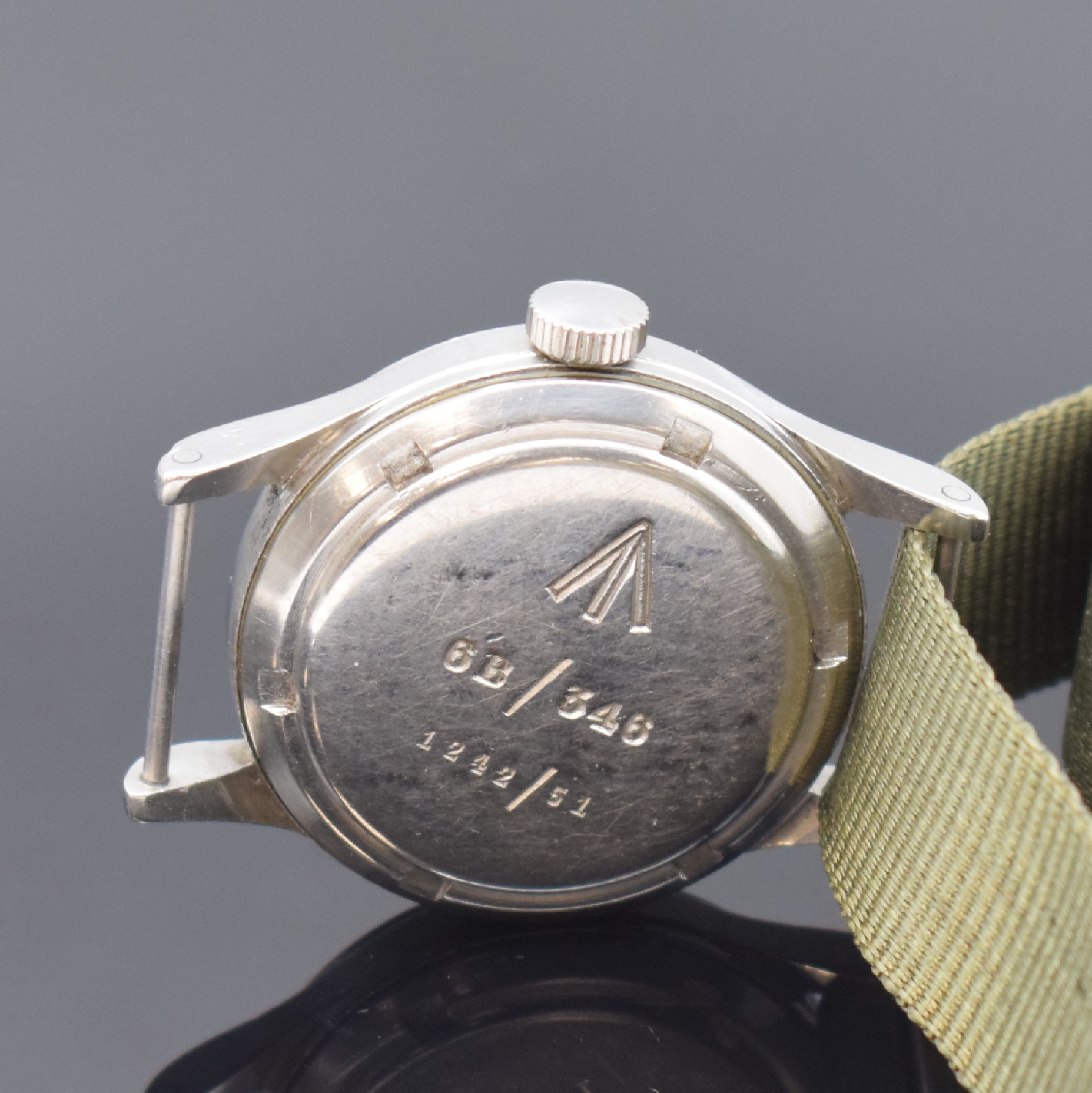 Detail c: IWC Mark XI Fliegeruhr der Royal Air Force, Schweiz um 1951, Handaufzug, Stahlgeh. m. Weicheisen-Innengehäuse, Boden geschr., schwarzes ...