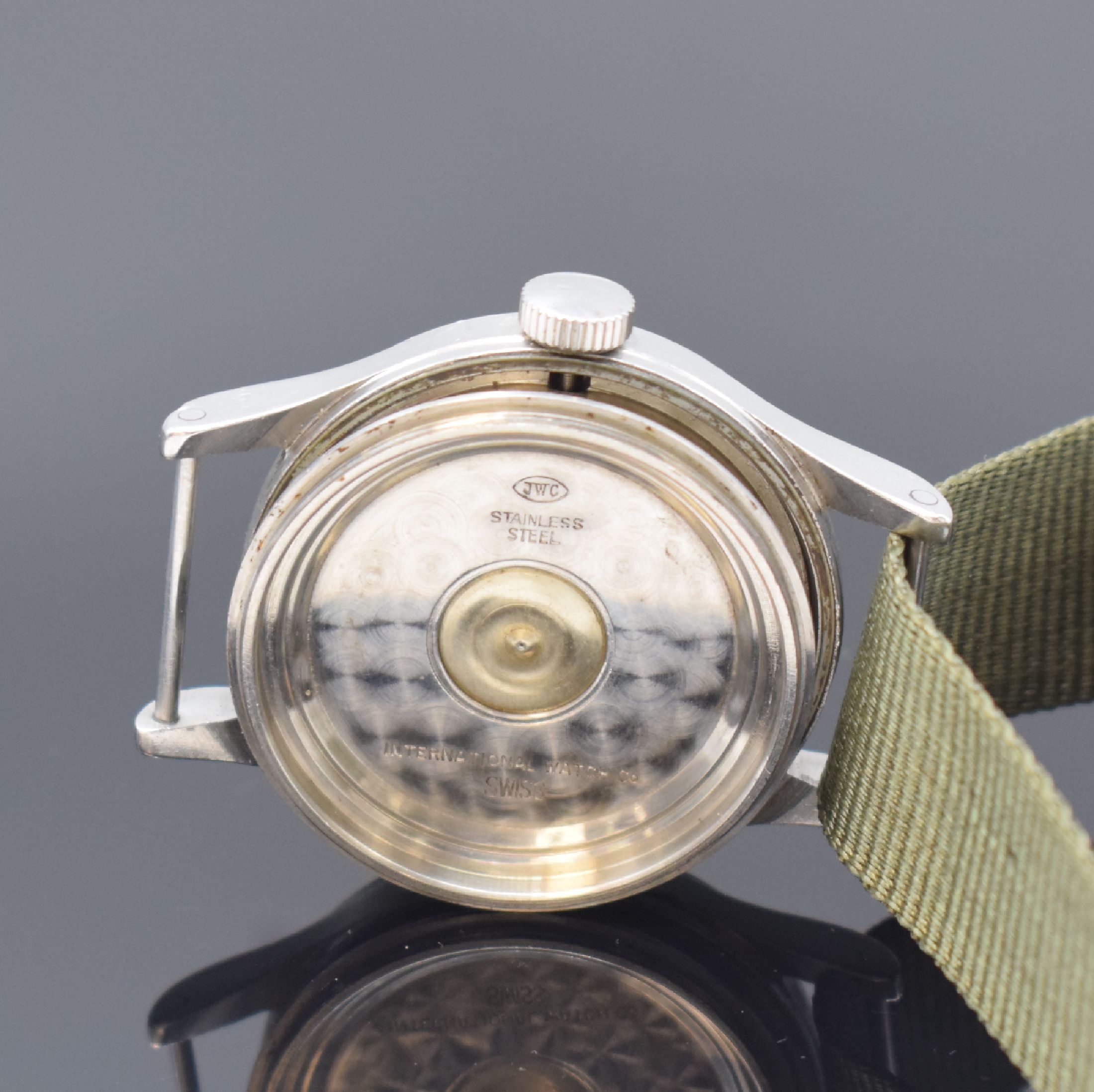 Detail f: IWC Mark XI Fliegeruhr der Royal Air Force, Schweiz um 1951, Handaufzug, Stahlgeh. m. Weicheisen-Innengehäuse, Boden geschr., schwarzes ...