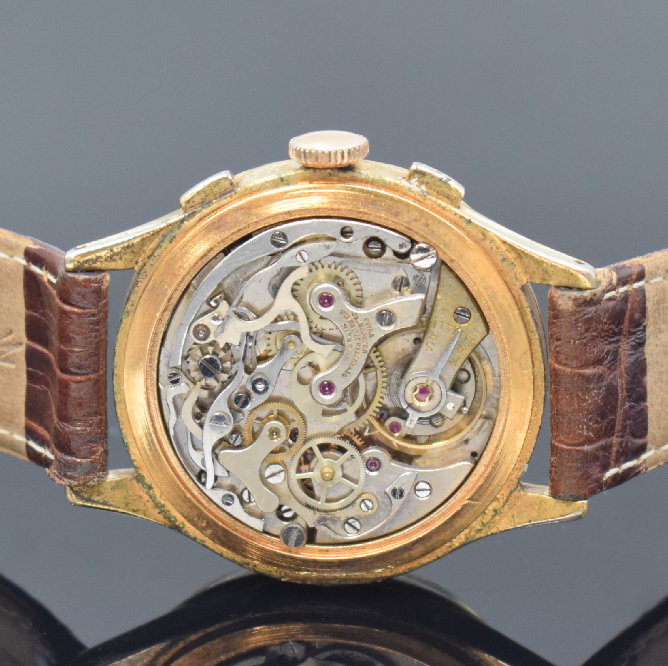 Detail e: GÜBELIN Herrenarmbanduhr mit Chronograph Kaliber Valjoux 72C Referenz 3125, Schweiz um 1945, Handaufzug, 2-teil. verg. Gehäuse, Stahlboden ...
