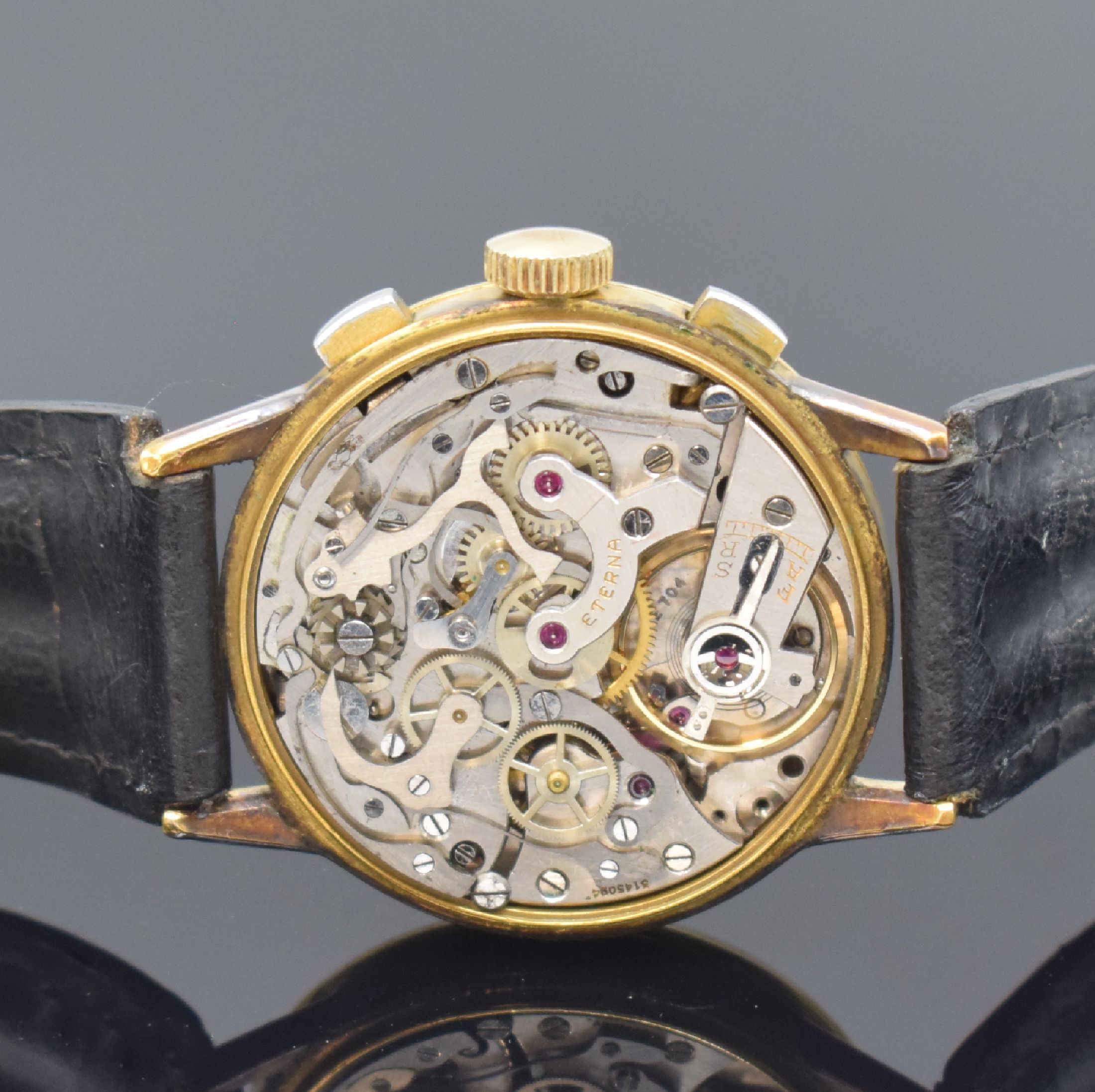 Detail d: ETERNA Herrenarmbanduhr mit Chronograph Kaliber E 704 / Valjoux 71, Schweiz um 1950, Handaufzug, verg. Gehäuse, sign. Stahlboden aufgedr., rest. ...