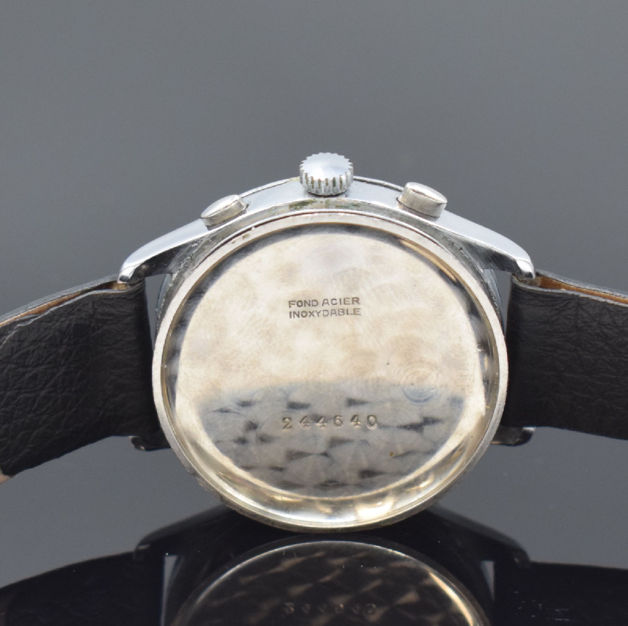 Detail e: ANGELUS Herrenarmbanduhr mit Chronograph Kaliber 215, Schweiz um 1945, Handaufzug, 3 -teil. verchr. Gehäuse, Stahlboden aufgedr., orig. Zifferbl., ...