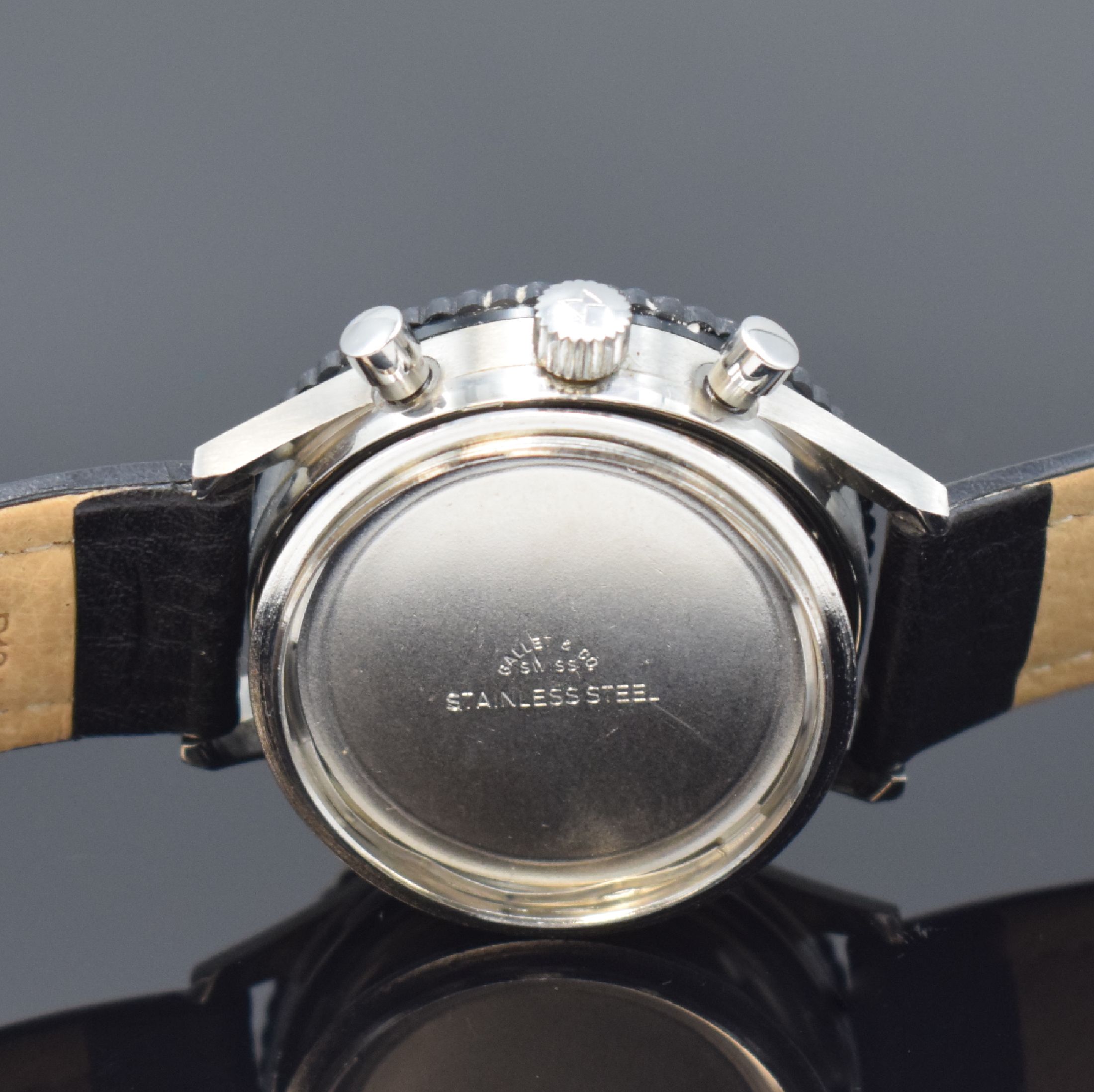 Detail e: Herrenchronograph mit Kaliber Valjoux 72, Schweiz um 1968, Handaufzug, 2-teil. Stahlgeh., geschr. Boden sign. Gallet, silb. Zifferbl. m. aufges. ...