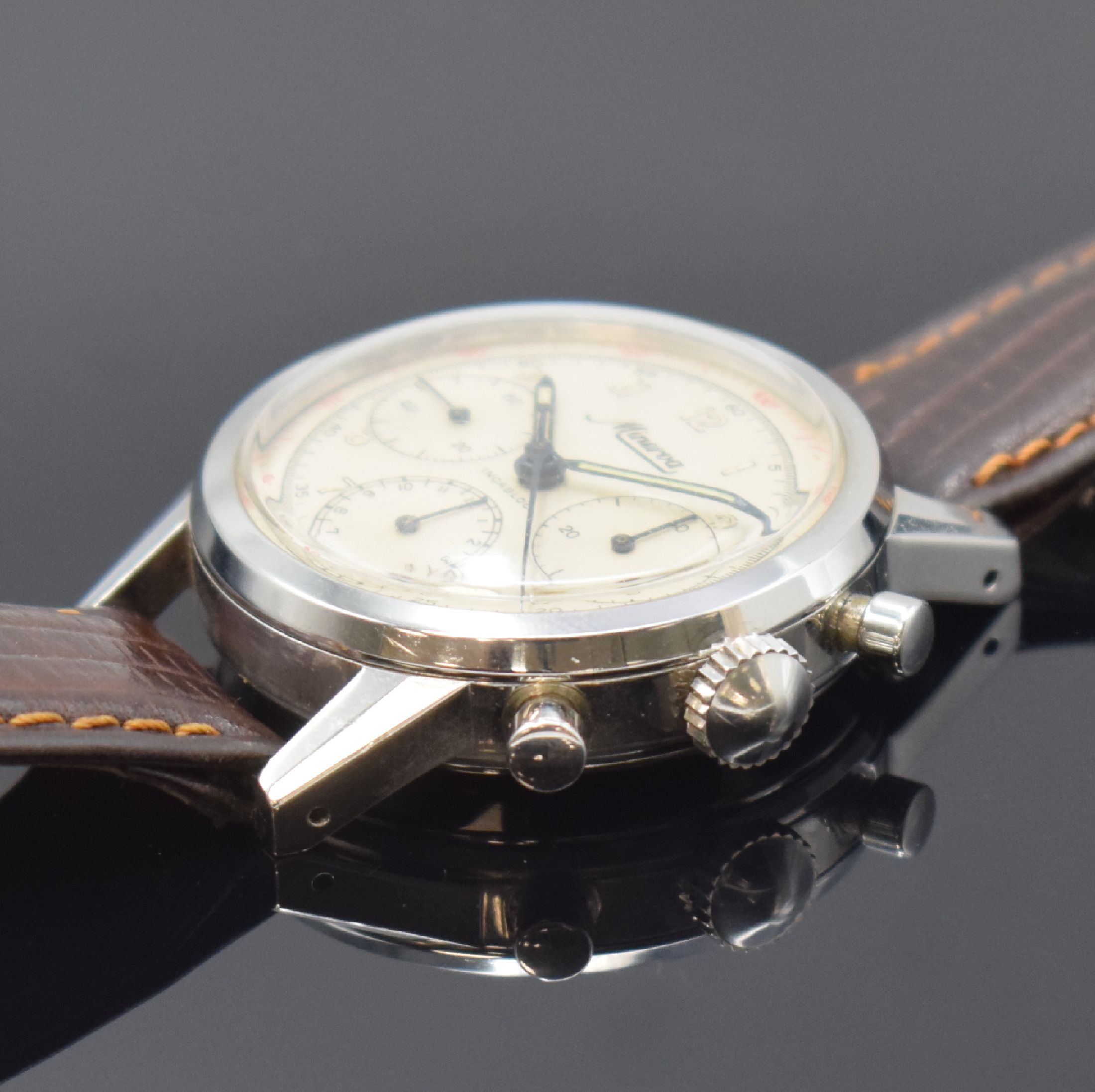 Detail b: MINERVA Herrenarmbanduhr mit Chronograph Referenz VD 712 Kaliber Valjoux 72, Schweiz um 1965, Handaufzug, 2-teil. Gehäuse in Stahl, sign. Boden ...