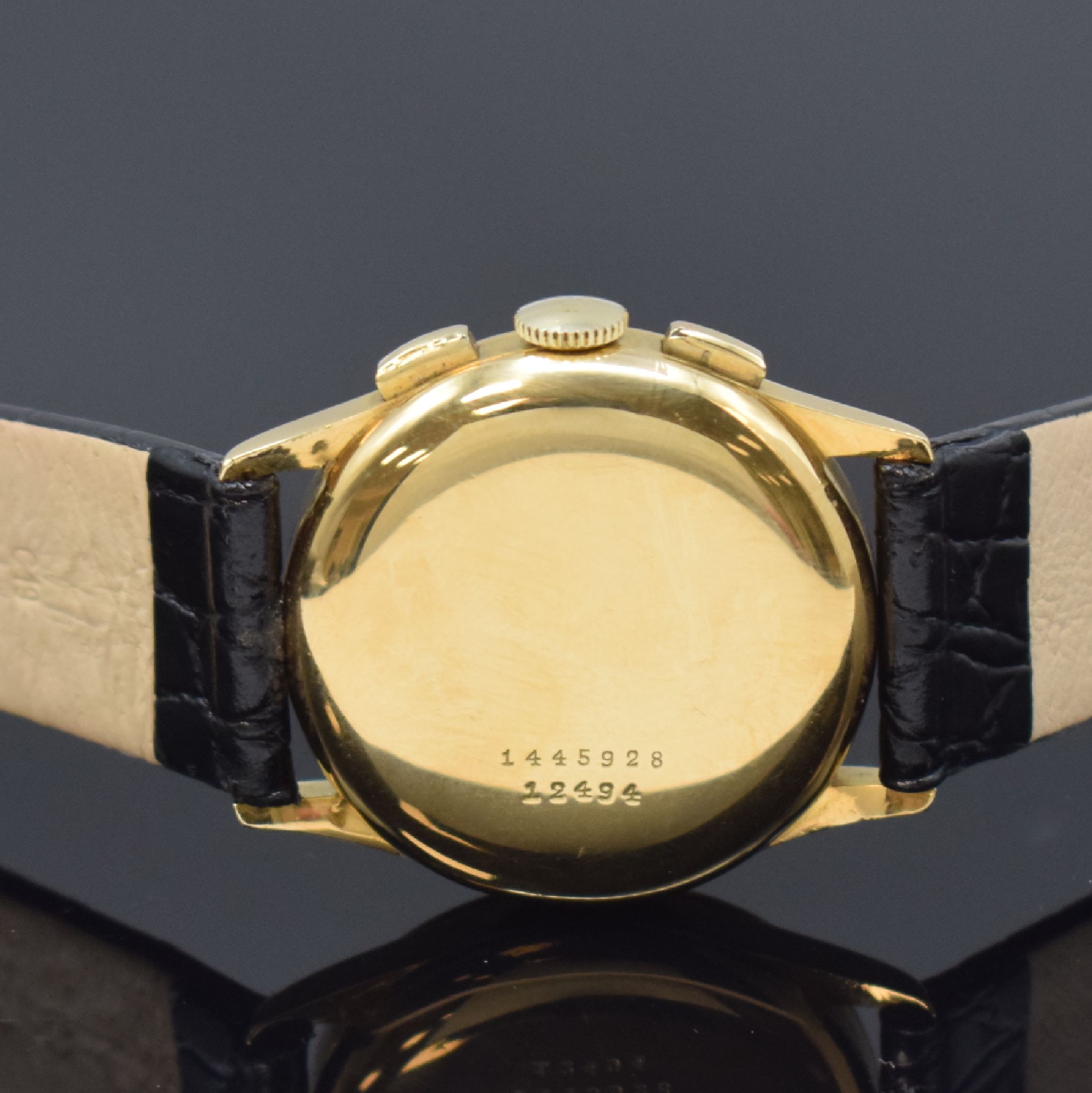 Detail d: UNIVERSAL GENEVE Herrenarmbanduhr in 750/000 GG mit Chronograph Referenz 12494, Schweiz um 1945, Handaufzug, 3-teil. sign. Gehäuse, Boden u. ...