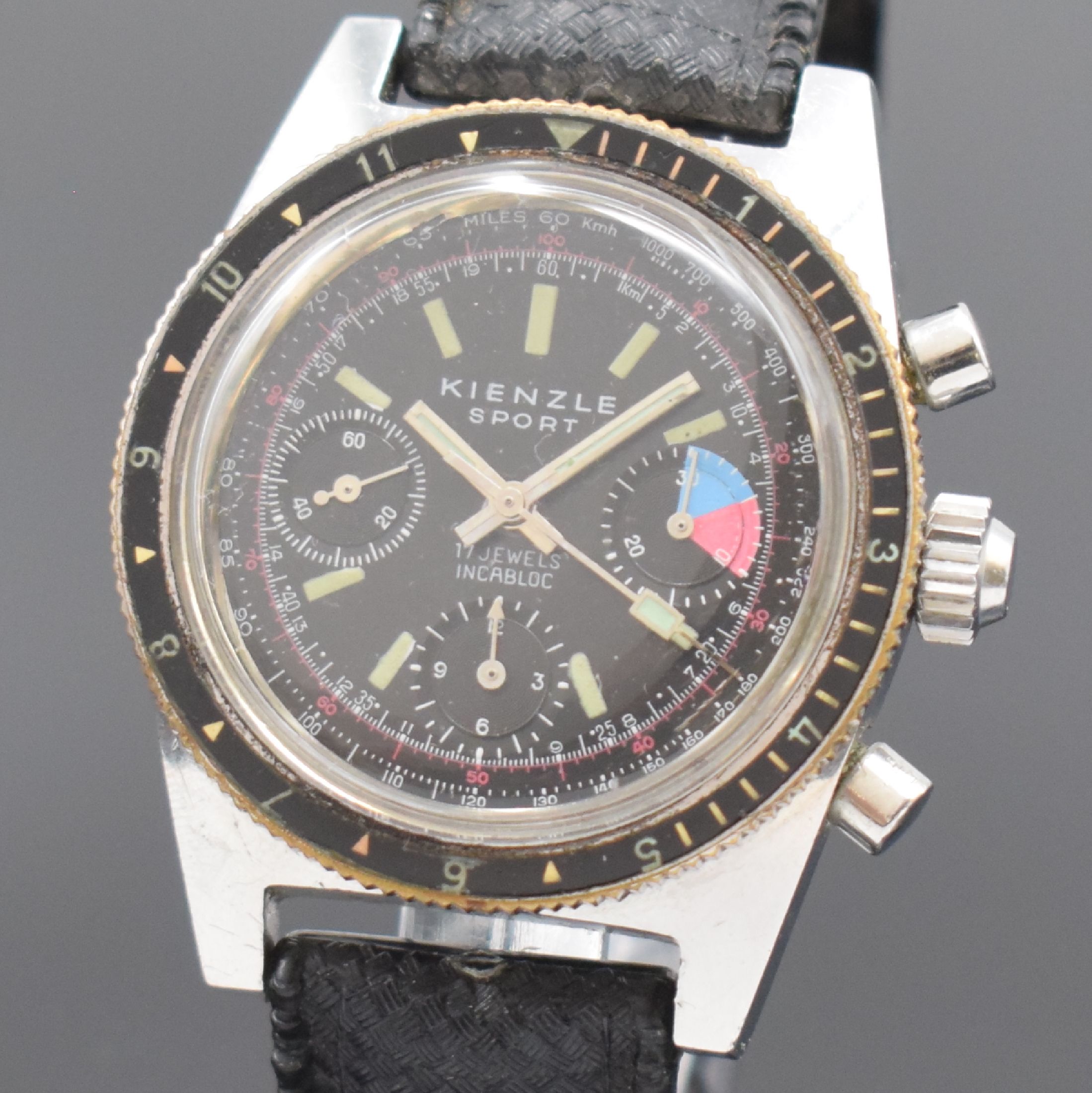 Detail a: KIENZLE Sport Chronograph mit Kaliber Valjoux 72, Schweiz/Deutschland um 1968, Handaufzug, Edelstahlgeh., Boden u. Krone geschr., verchr. Lünette m. ...
