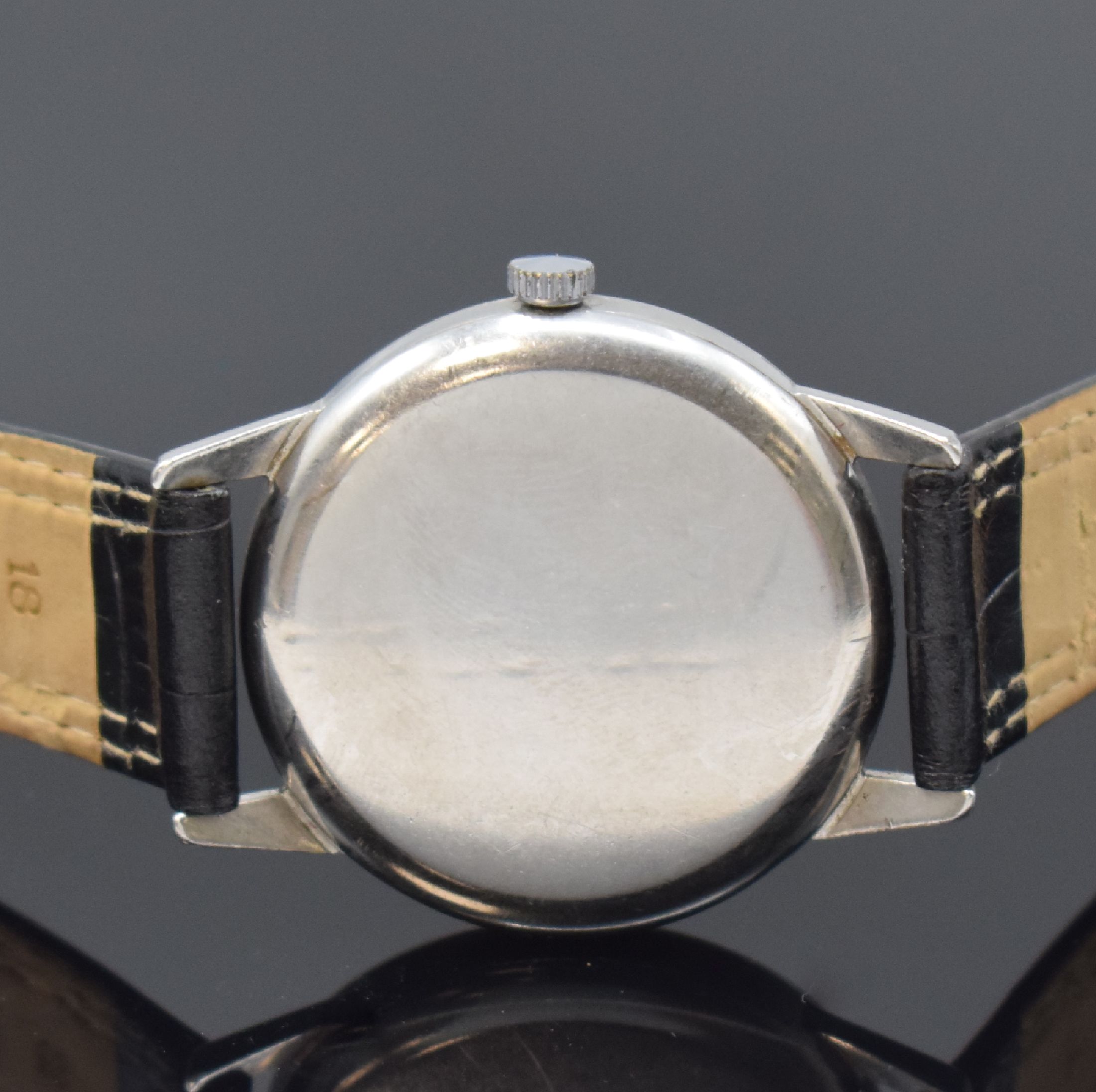 Detail c: IWC Herrenarmbanduhr in Stahl Kaliber 89, Schweiz um 1953, Handaufzug, 3-teil. Gehäuse, Boden u. Glasrand. aufgedr., silb. Zifferbl. altersbed. fl., ...