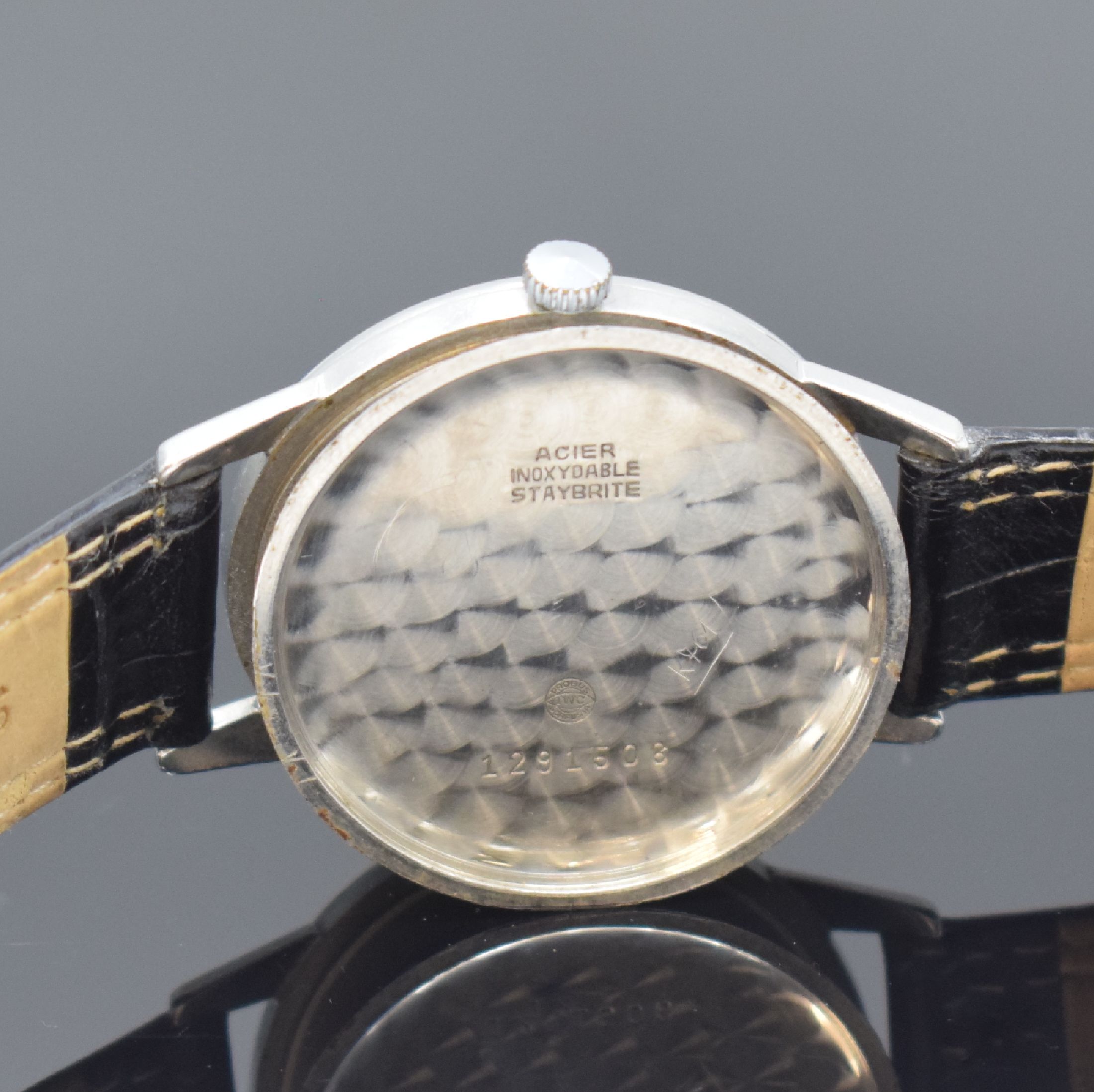 Detail e: IWC Herrenarmbanduhr in Stahl Kaliber 89, Schweiz um 1953, Handaufzug, 3-teil. Gehäuse, Boden u. Glasrand. aufgedr., silb. Zifferbl. altersbed. fl., ...
