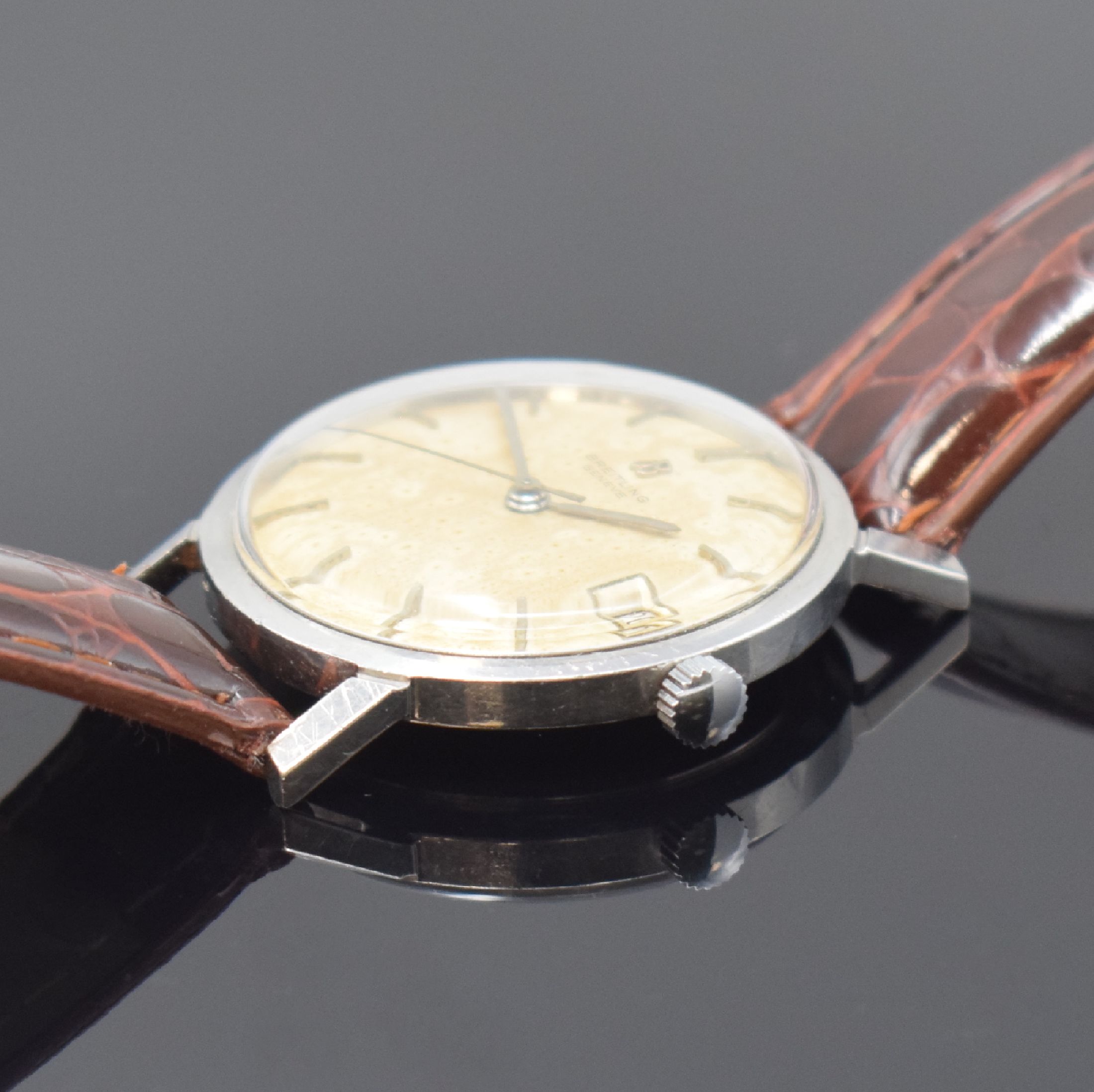 Detail b: BREITLING Herrenarmbanduhr Referenz 4005, Schweiz um 1960, Handaufzug, Monocoque-Geh. in Stahl, Zifferbl. mit aufges. Std.-Ind. altersbed. pat./fl., ...
