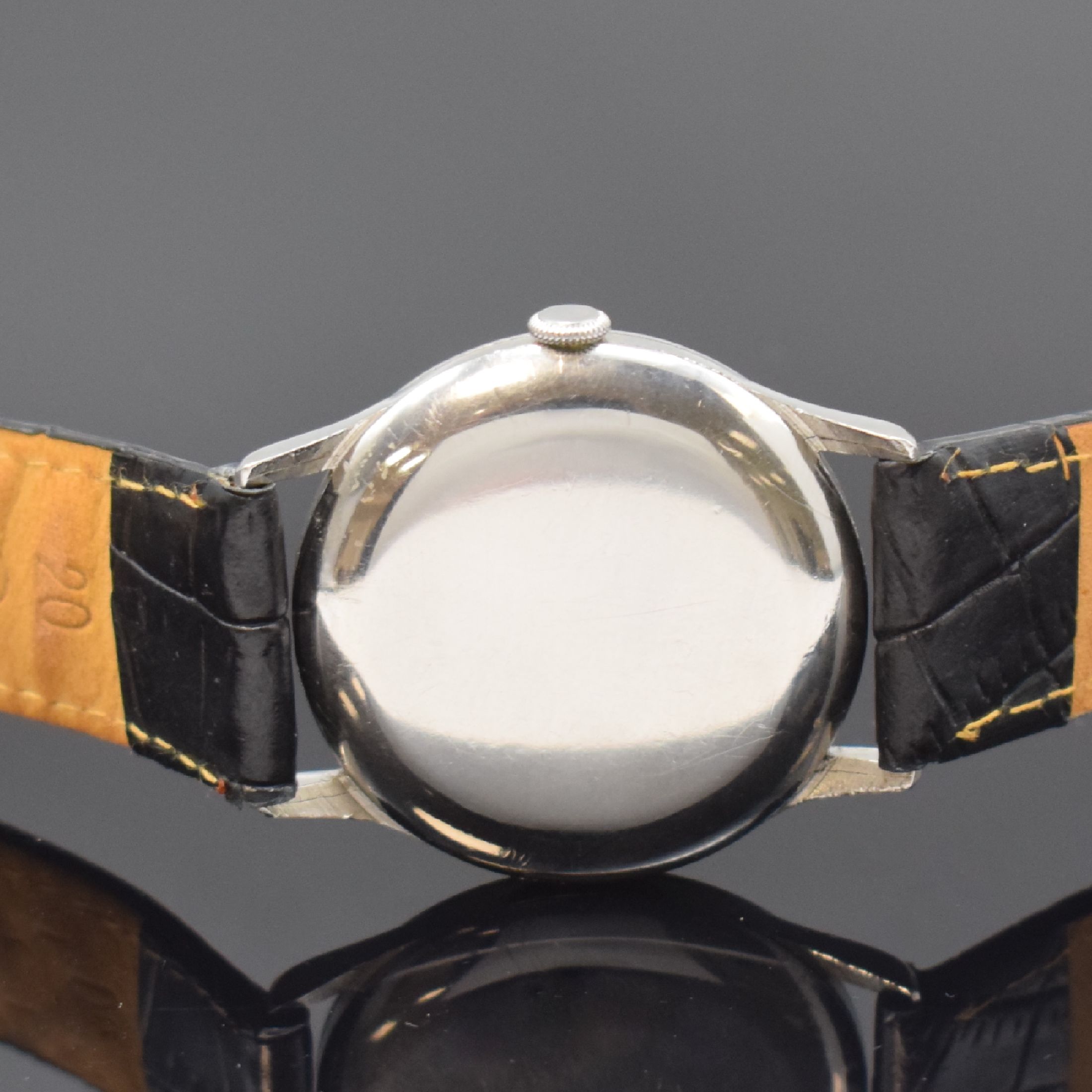 Detail c: IWC Herrenarmbanduhr in Stahl mit Kaliber 83, Schweiz um 1943, Handaufzug, 3-teil. Gehäuse, Boden u. Glasrand aufgedr., rest. Zifferbl., vern. Werk ...