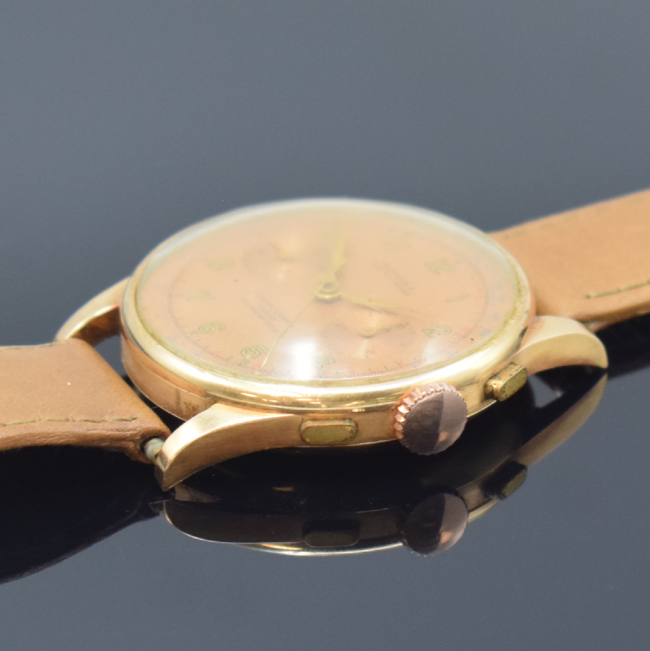 Detail b: CHRONOGRAPHE SUISSE / AUREOLE Herrenarmbanduhr mit Chronograph in RG 750/000, Schweiz um 1950, Handaufzug, 3-teil. Geh., Boden u. Glasrand aufgedr., ...