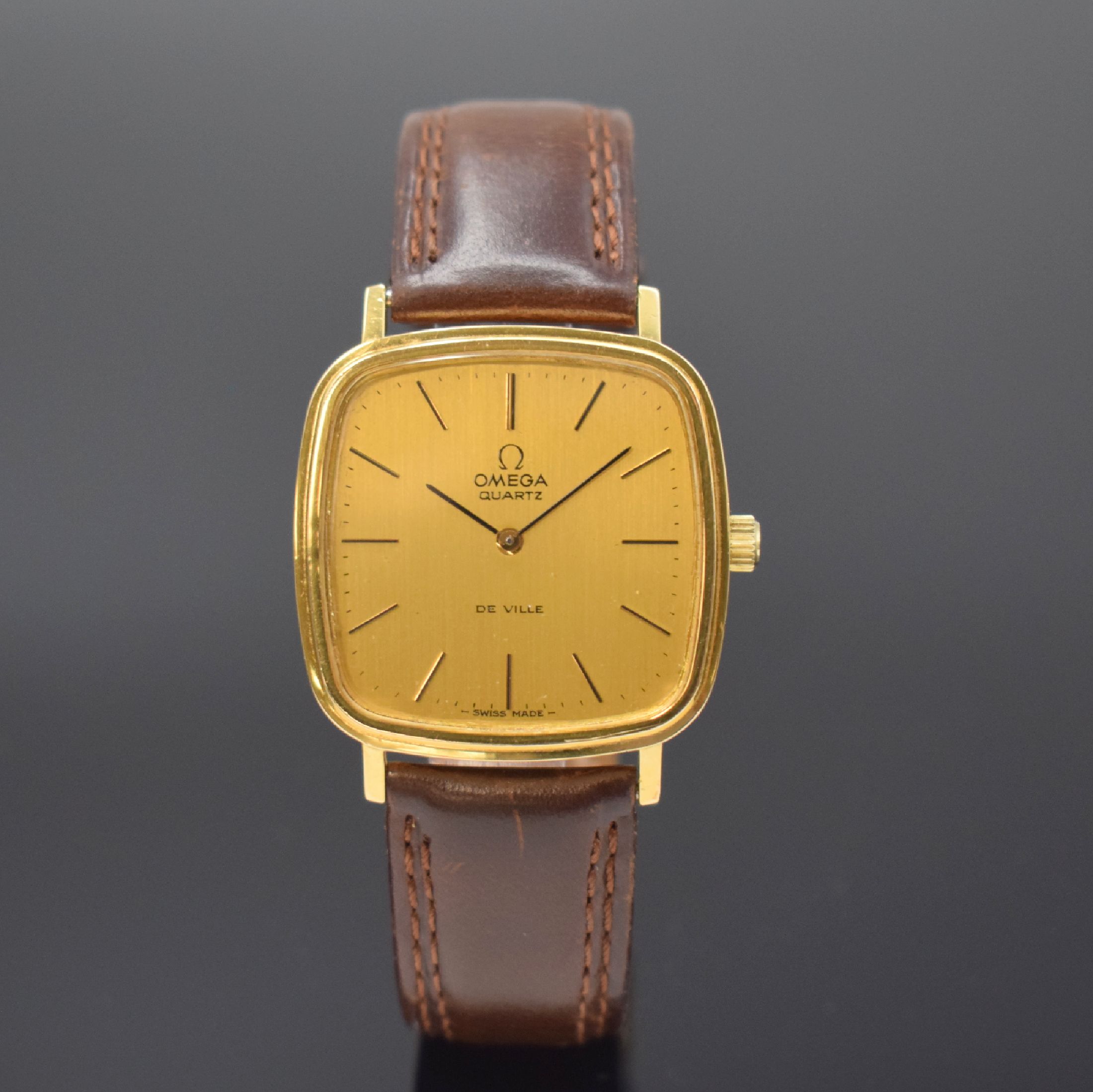 OMEGA De Ville vergoldete Herrenarmbanduhr, Schweiz um 1977, quarz, Ref. 191.0045, Boden aufgedr., champagnerfarb. Zifferbl. m. aufgel. Std.-Ind., ...