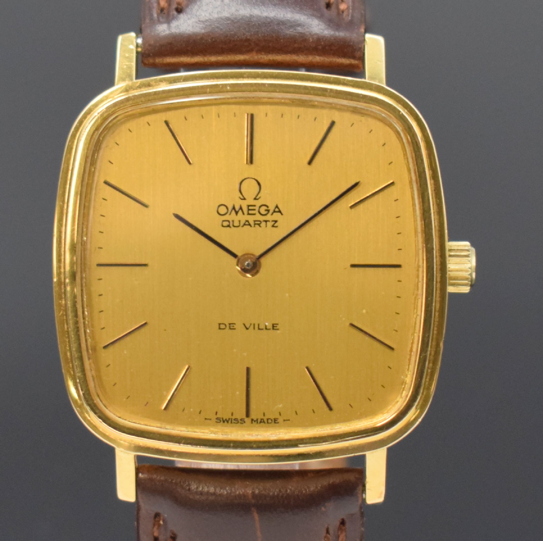 Detail a: OMEGA De Ville vergoldete Herrenarmbanduhr, Schweiz um 1977, quarz, Ref. 191.0045, Boden aufgedr., champagnerfarb. Zifferbl. m. aufgel. Std.-Ind., ...
