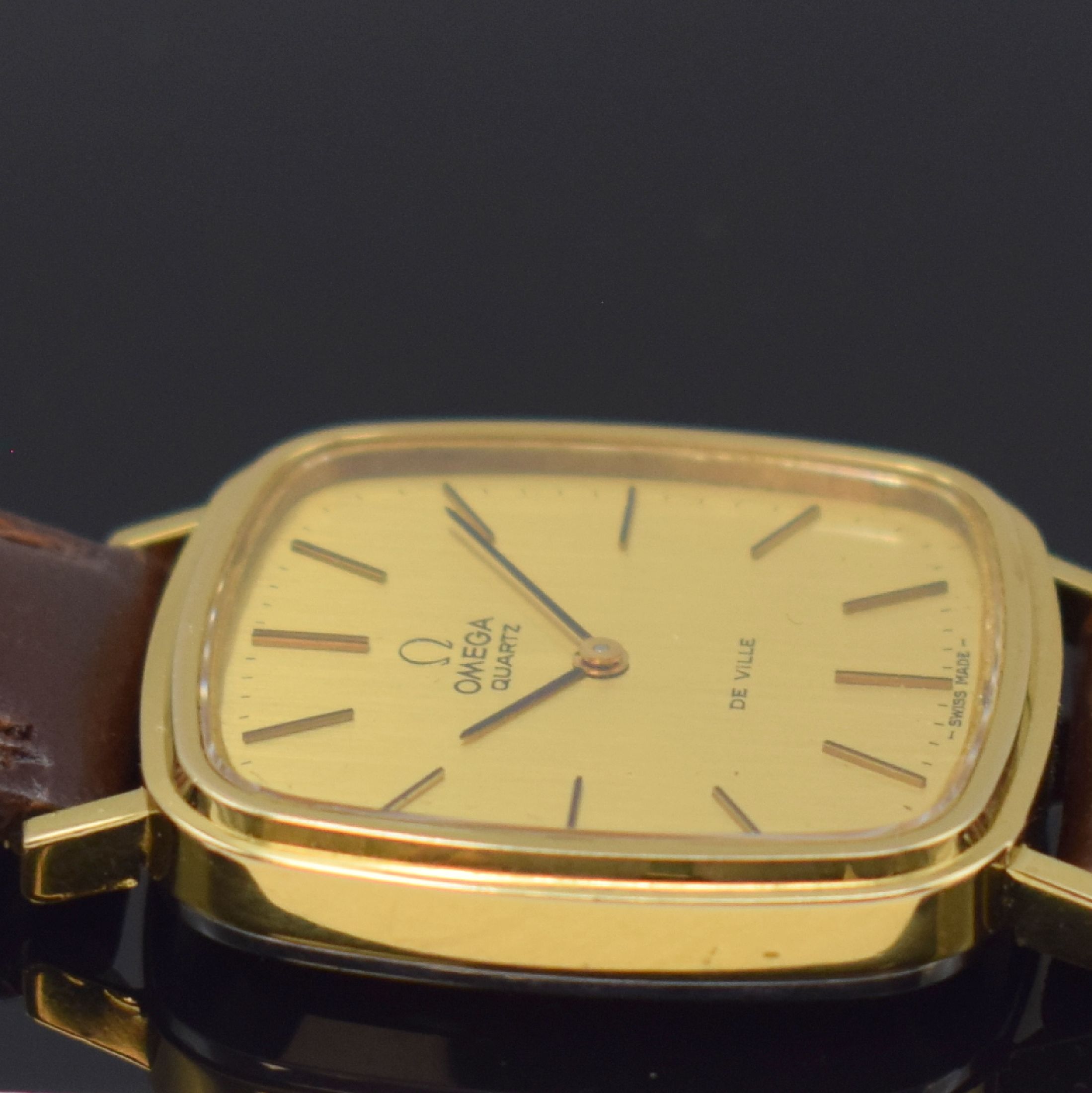 Detail b: OMEGA De Ville vergoldete Herrenarmbanduhr, Schweiz um 1977, quarz, Ref. 191.0045, Boden aufgedr., champagnerfarb. Zifferbl. m. aufgel. Std.-Ind., ...