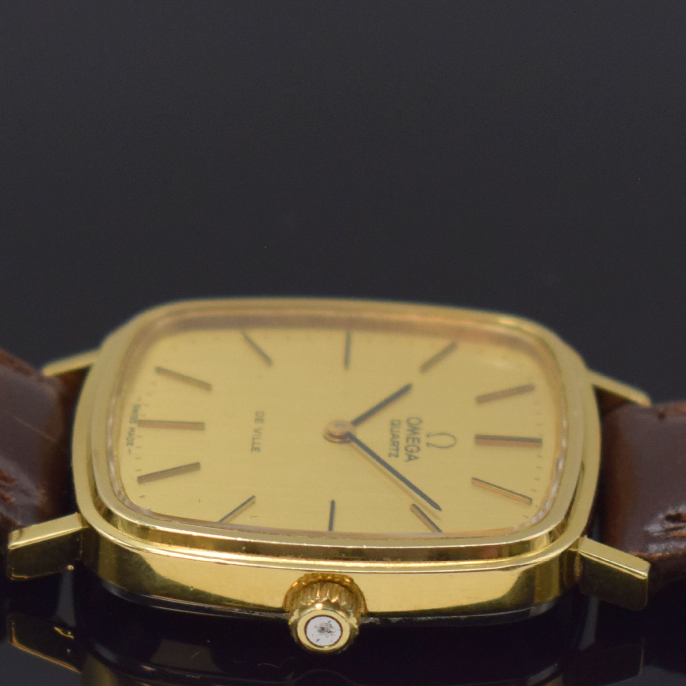 Detail c: OMEGA De Ville vergoldete Herrenarmbanduhr, Schweiz um 1977, quarz, Ref. 191.0045, Boden aufgedr., champagnerfarb. Zifferbl. m. aufgel. Std.-Ind., ...