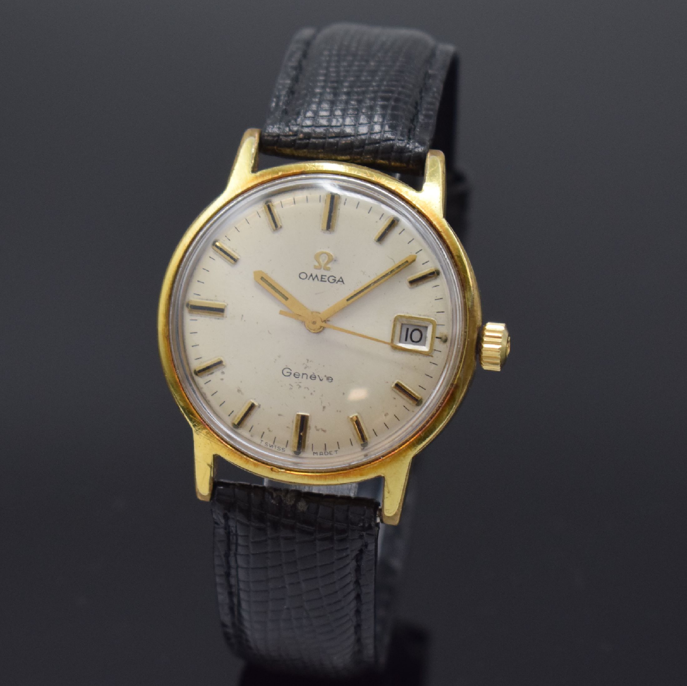 OMEGA Geneve vergoldete Armbanduhr Referenz 136.070, Schweiz um 1969, Handaufzug, Boden verschr., silb. Zifferbl. fl., aufgel. Std.- Ind., gold. ...