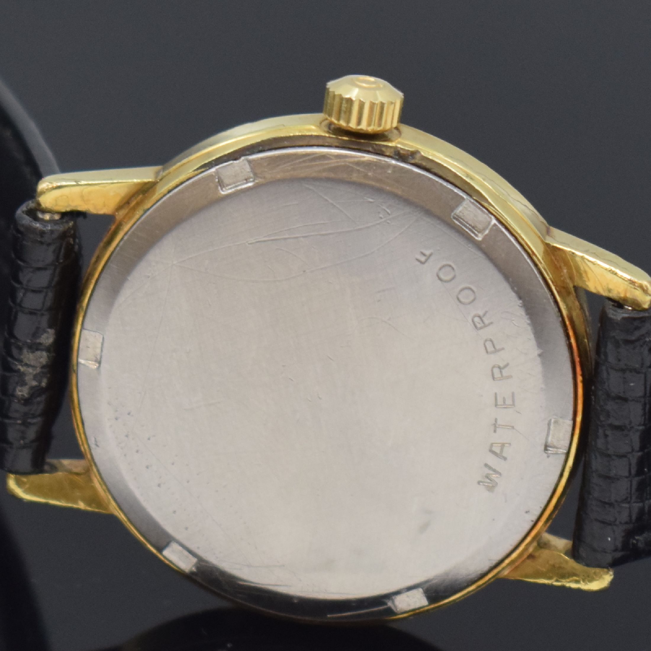Detail d: OMEGA Geneve vergoldete Armbanduhr Referenz 136.070, Schweiz um 1969, Handaufzug, Boden verschr., silb. Zifferbl. fl., aufgel. Std.- Ind., gold. ...