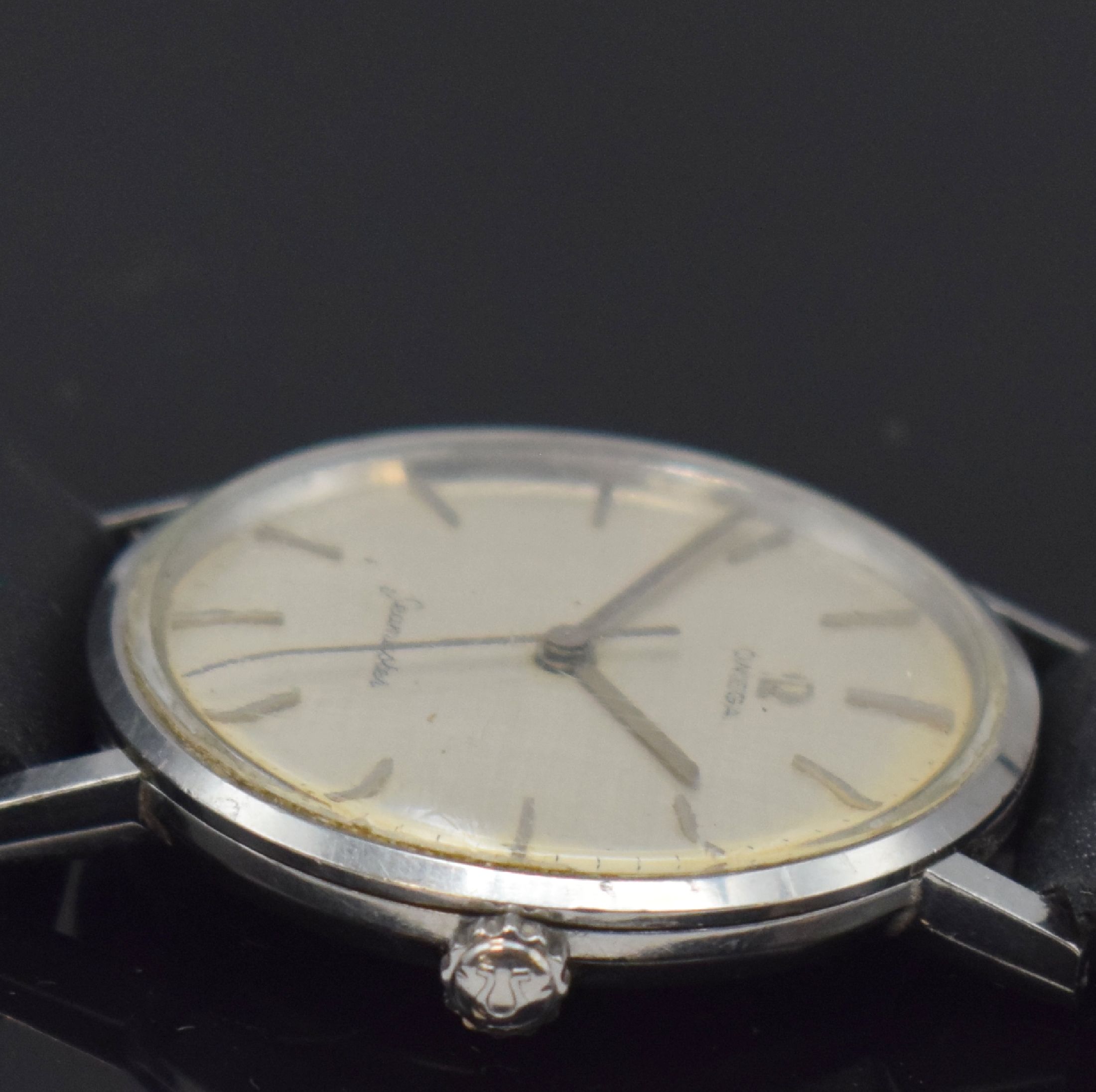 Detail c: OMEGA Seamaster Herrenarmbanduhr, Schweiz um 1965, Handaufzug, Monocoque-Geh., Glasrand aufgedr., Boden m. Seamaster-Logo, silb. Zifferbl. fl., silb. ...