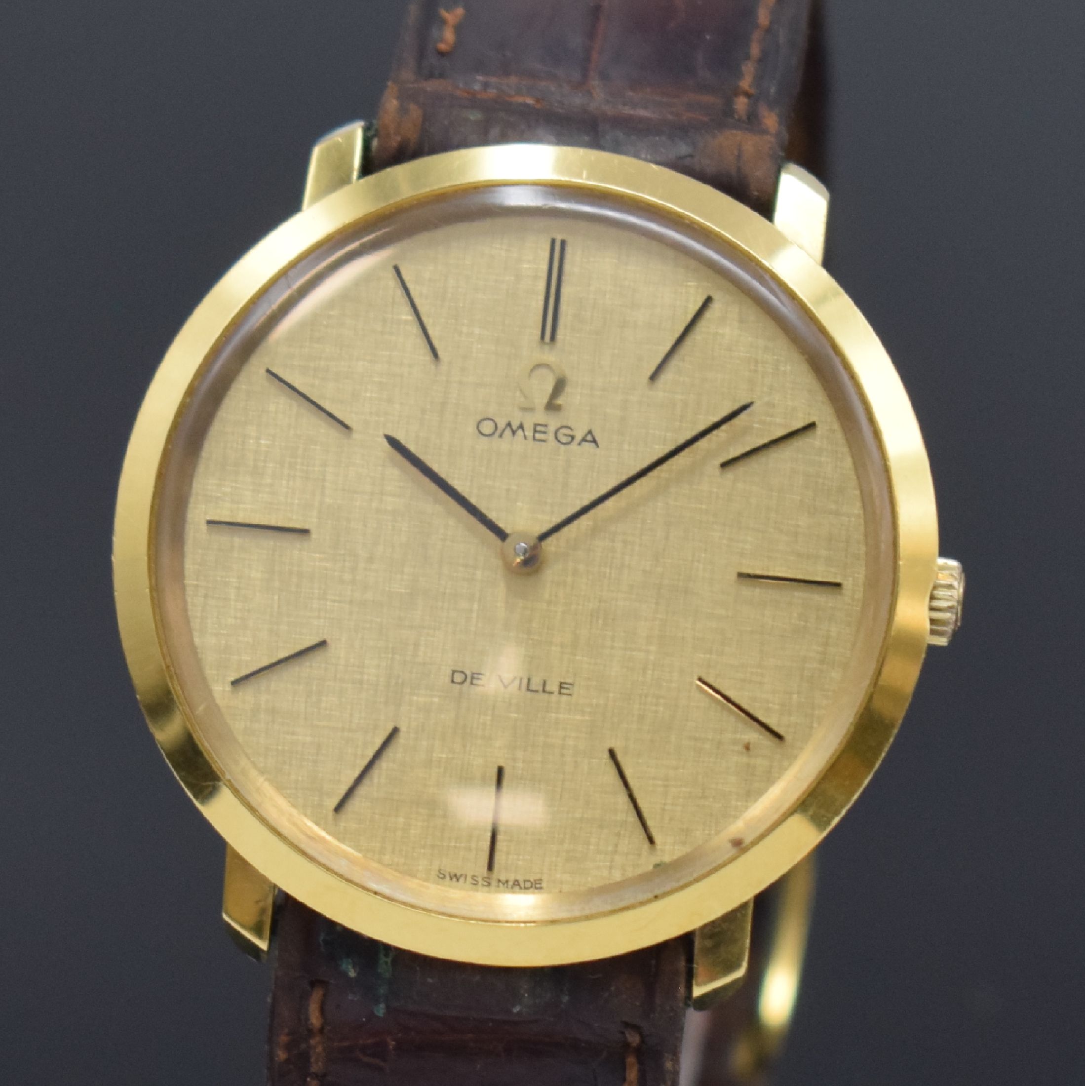 Detail a: OMEGA De Ville vergoldete Armbanduhr Referenz 111.077, Schweiz um 1968, Handaufzug, orig. Lederband (zu ers.) m. verg. Schl., champagnerfarb. ...