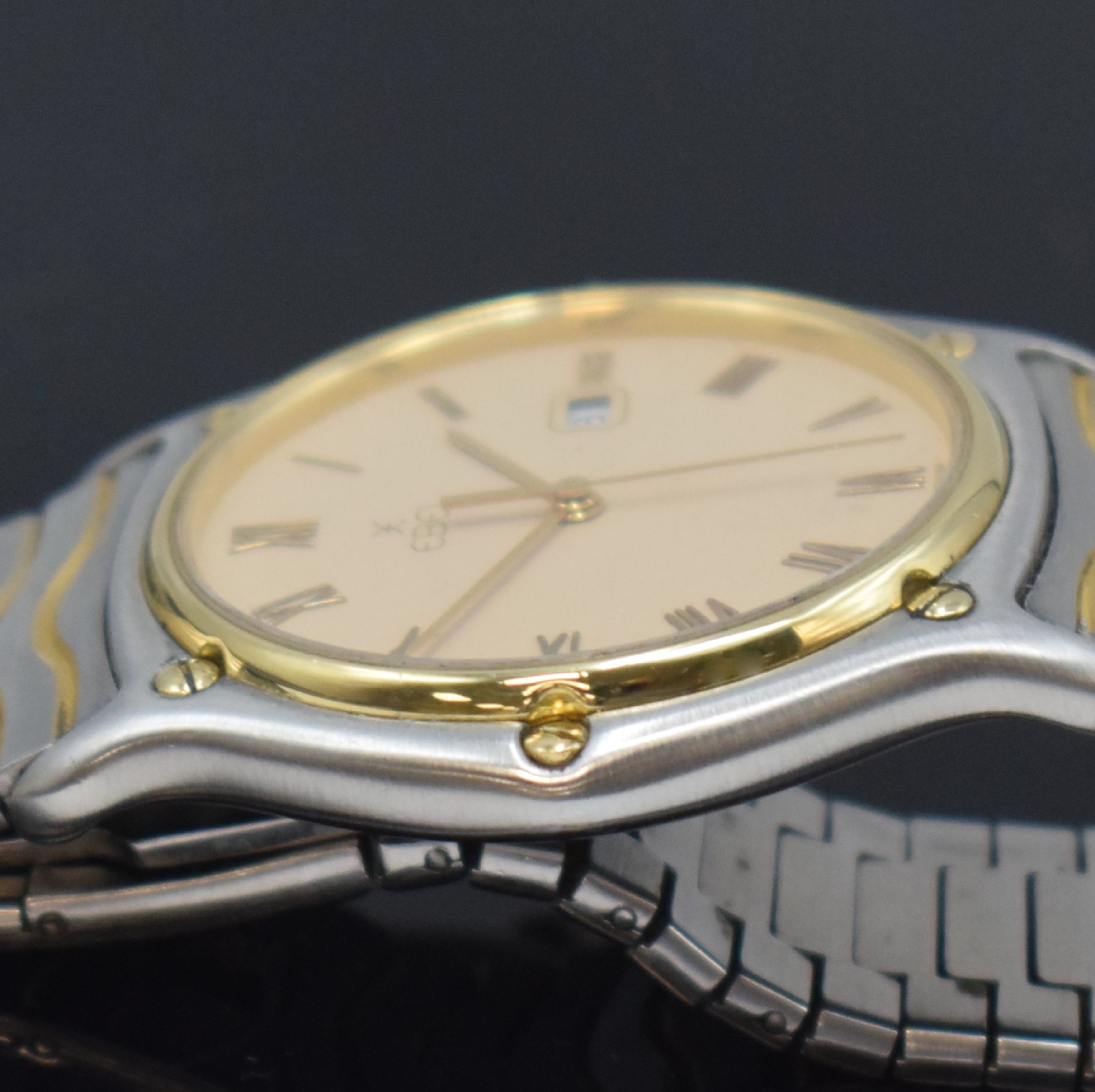 Detail c: EBEL Sport Classique Armbanduhr Referenz 183903, Schweiz um 1990, quarz, Edelstahl u. Gold komb., Gliederband m. Faltschl., Boden gegen Lünette ...