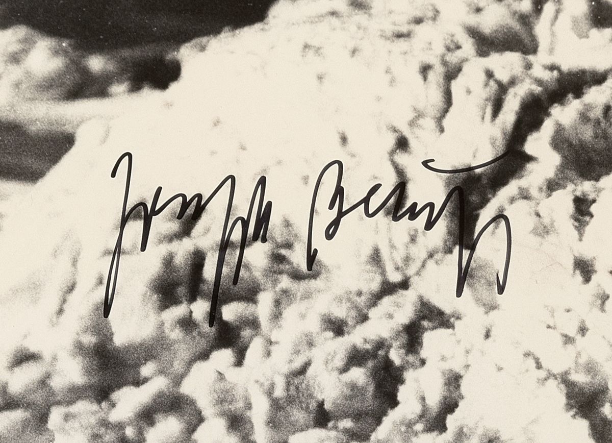 Detail a: Josef Beuys, 19251 - 1986, Fotografie, Technik: Gelatinesilberabzug, handsigniert, rückseitig nummeriert 30/36, aus 1975, Hrsg. Edition Edmund ...