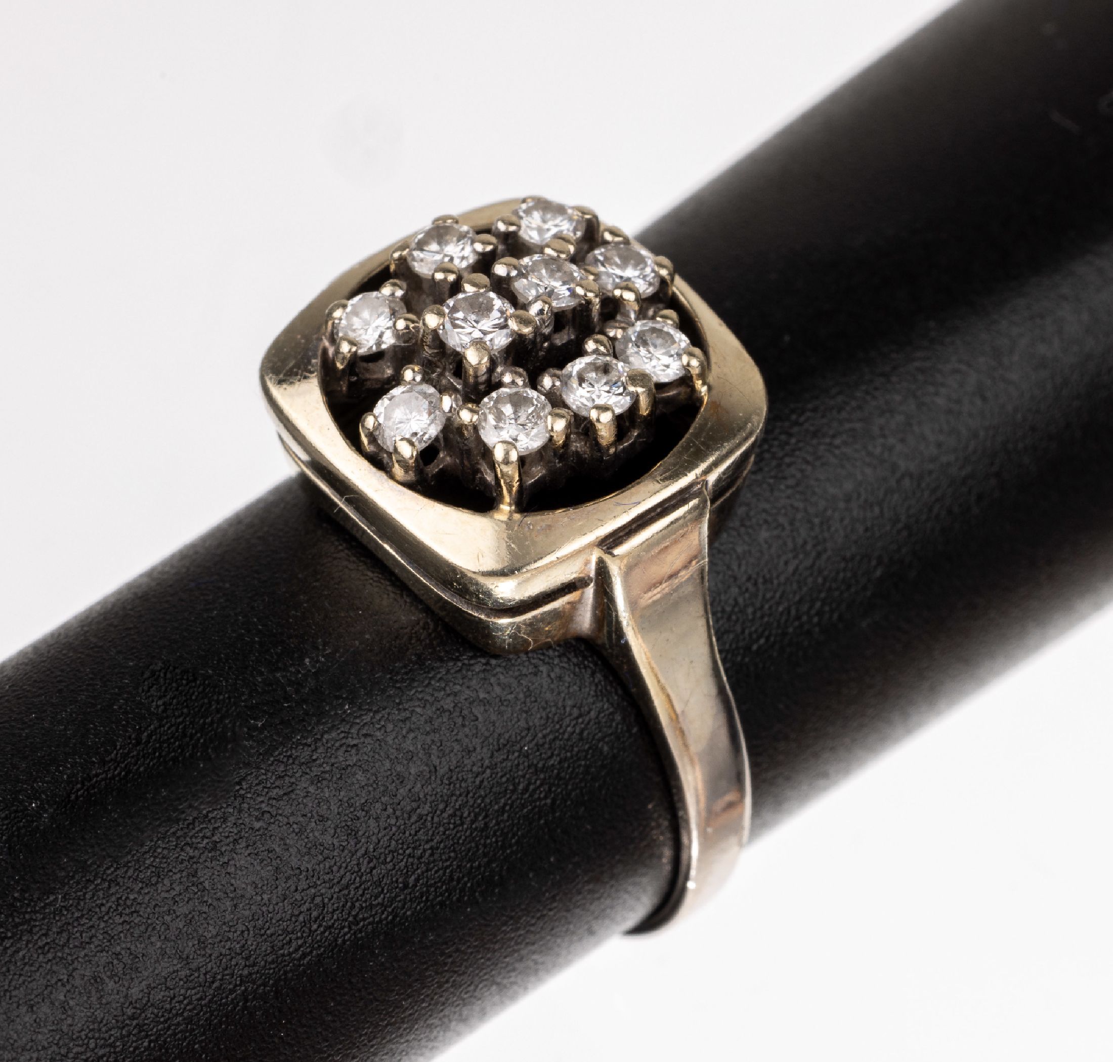 14 kt Gold Brillant-Ring, WG 585/000 gepr.,10 Brillanten zus. ca. 0.50 ct Weiß/si, RW 55,ca. 5.0 g