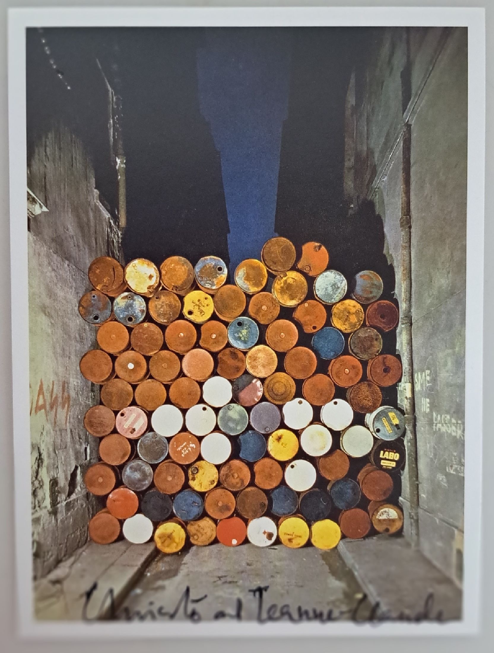 Detail c: Christo und Jean-Claude, Konvolut aus 3 Offsets aus drei verschiedenen Projekten, "Wall of Oil Barrels, Iron Curtain, Rue Visconti, Paris", ...