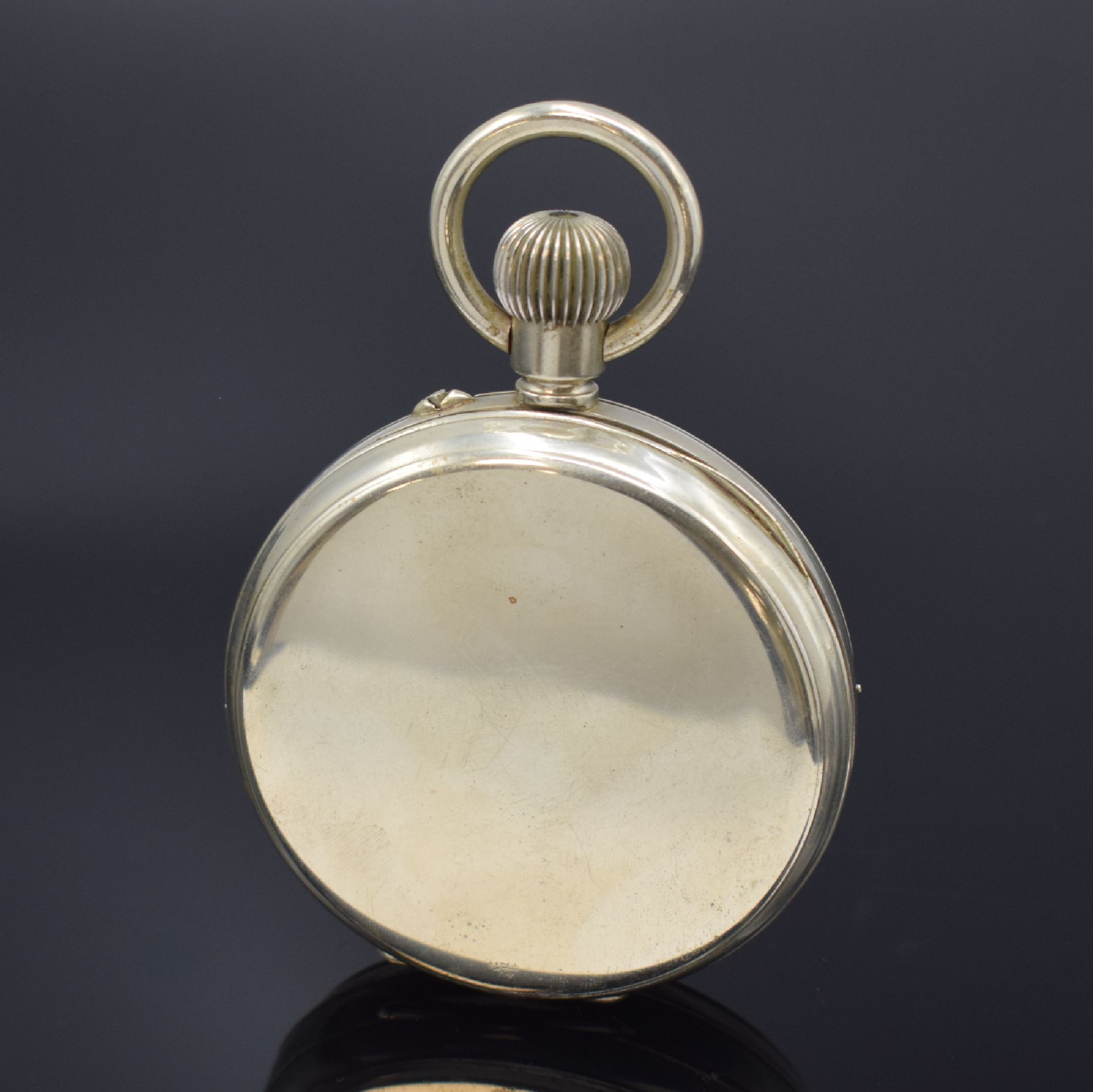 Detail a: Große offene Taschenuhr mit Vollkalender und Mondphase in Stahl, Schweiz um 1890, glattes Geh. l. dell., Glasrand aufgedr., Emailzifferbl. m. röm. ...