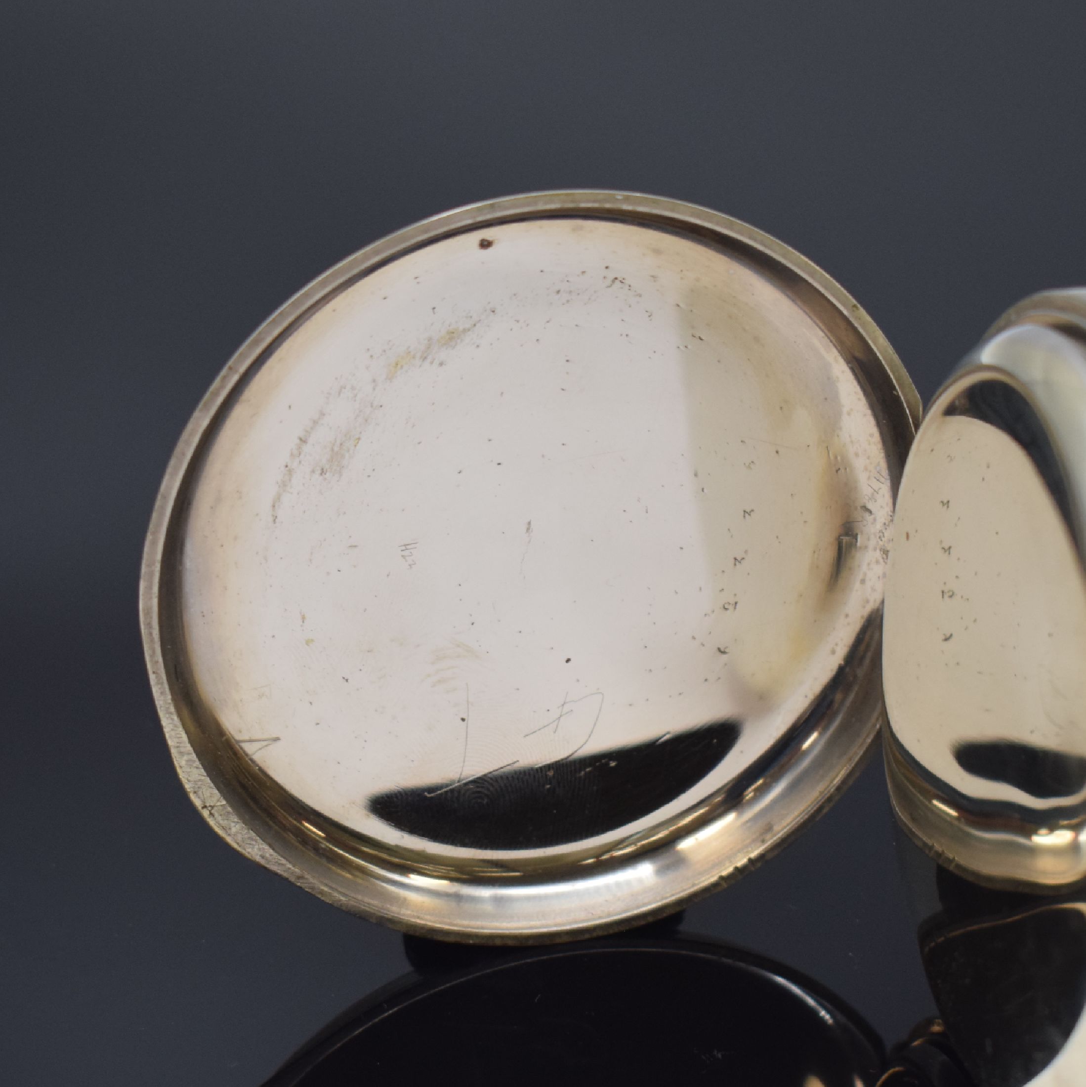 Detail b: Große offene Taschenuhr mit Vollkalender und Mondphase in Stahl, Schweiz um 1890, glattes Geh. l. dell., Glasrand aufgedr., Emailzifferbl. m. röm. ...