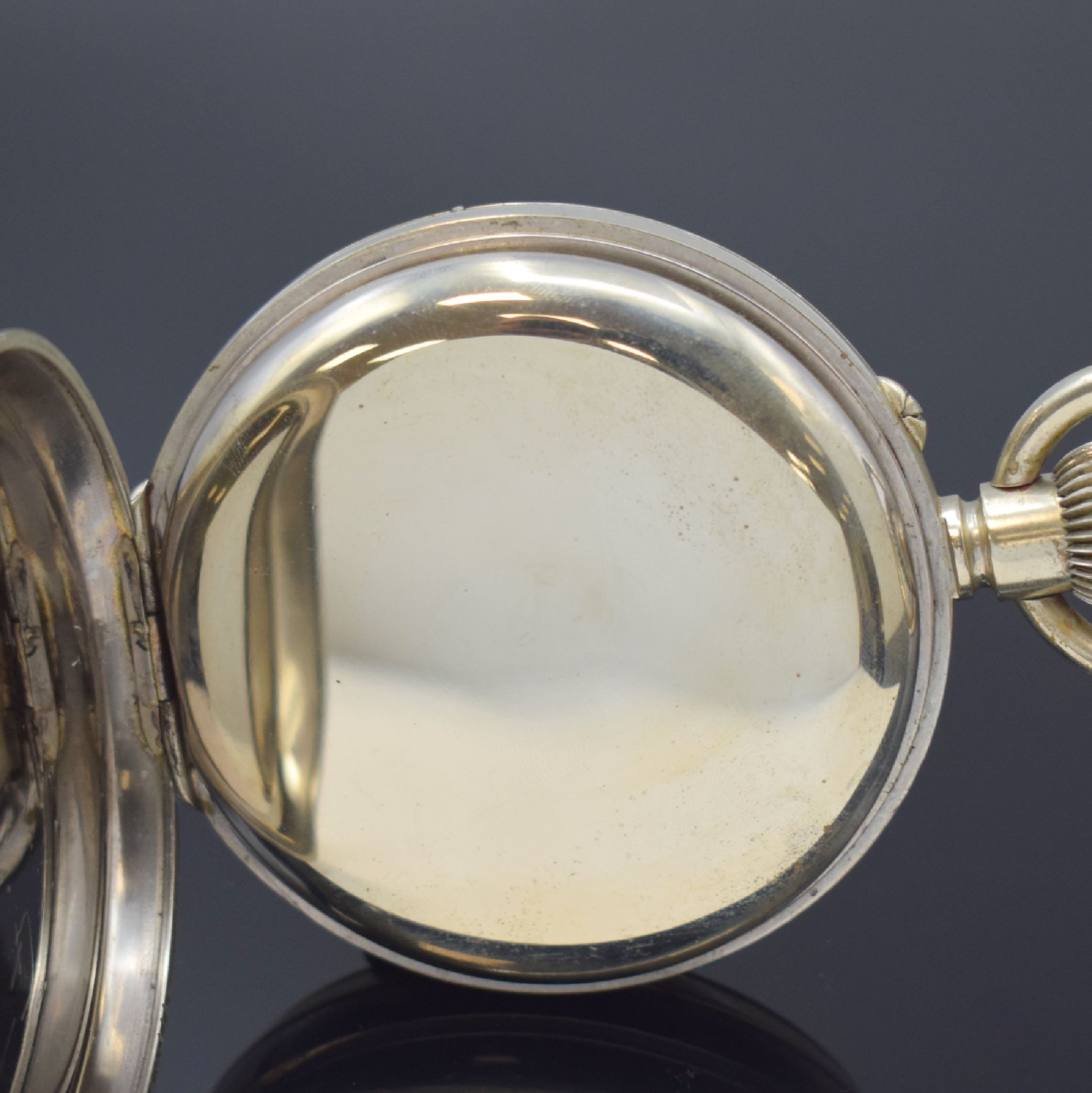 Detail c: Große offene Taschenuhr mit Vollkalender und Mondphase in Stahl, Schweiz um 1890, glattes Geh. l. dell., Glasrand aufgedr., Emailzifferbl. m. röm. ...