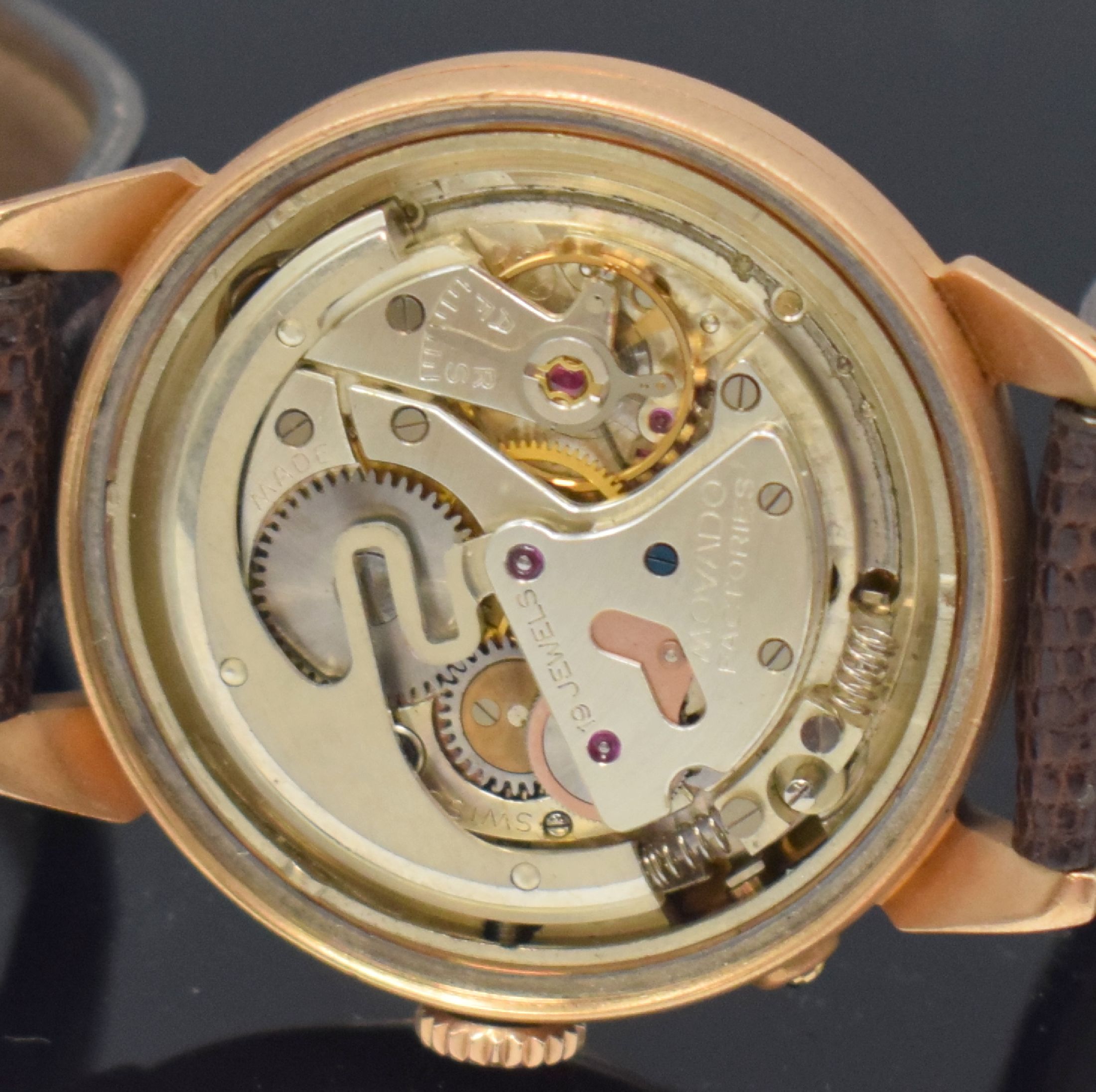 Detail f: MOVADO Hammerautomatik Armbanduhr in RG 750/000, Schweiz um 1950, später mattiertes FB-Geh. und Zifferbl., Boden verschr., orig. Krone, gold. ...