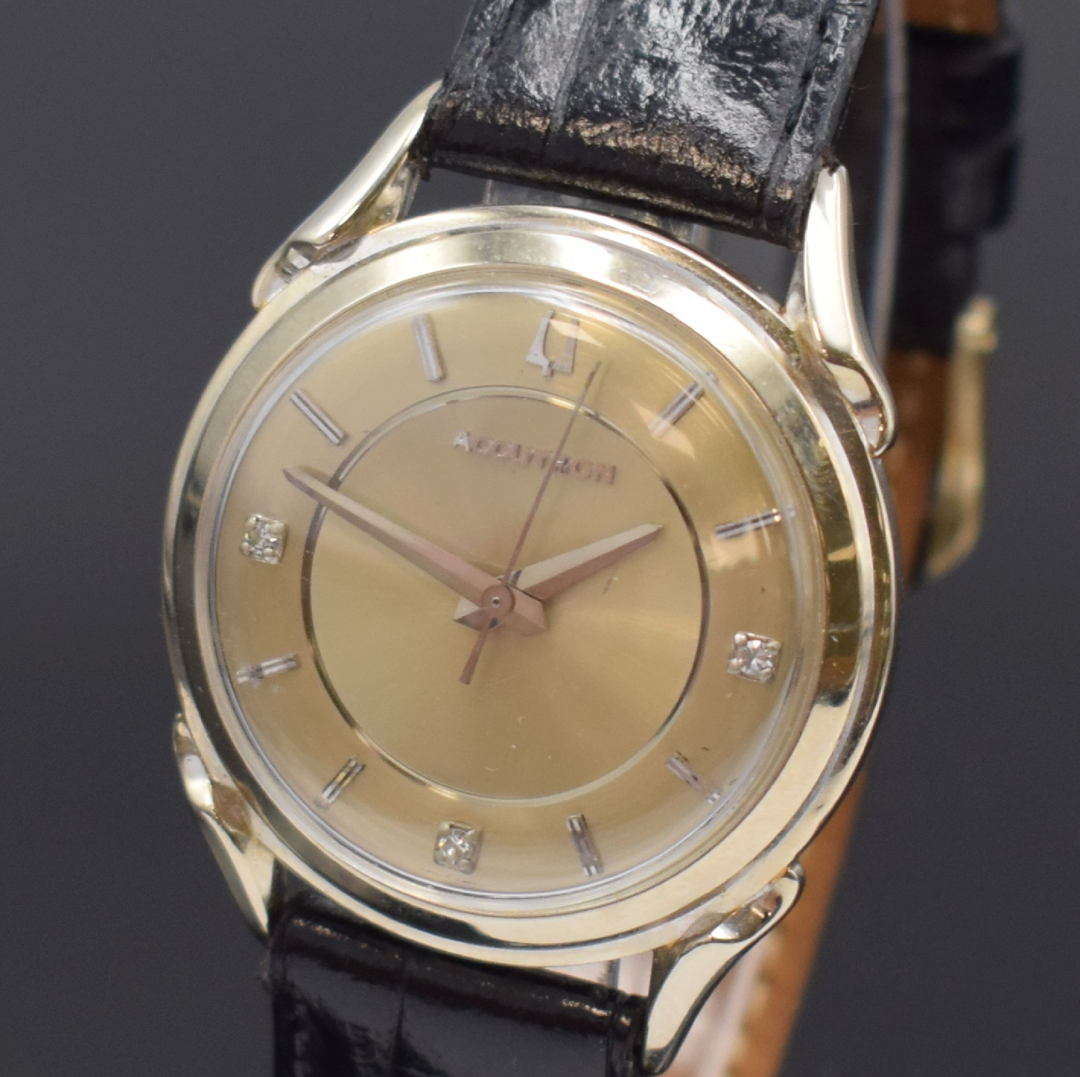 Detail a: BULOVA Accutron seltene Armbanduhr in WG 585/000, USA um 1965, Stimmgabelschwinger, verschr. Geh., rücks. Batteriefach u. Zeigerstellung, silb. ...