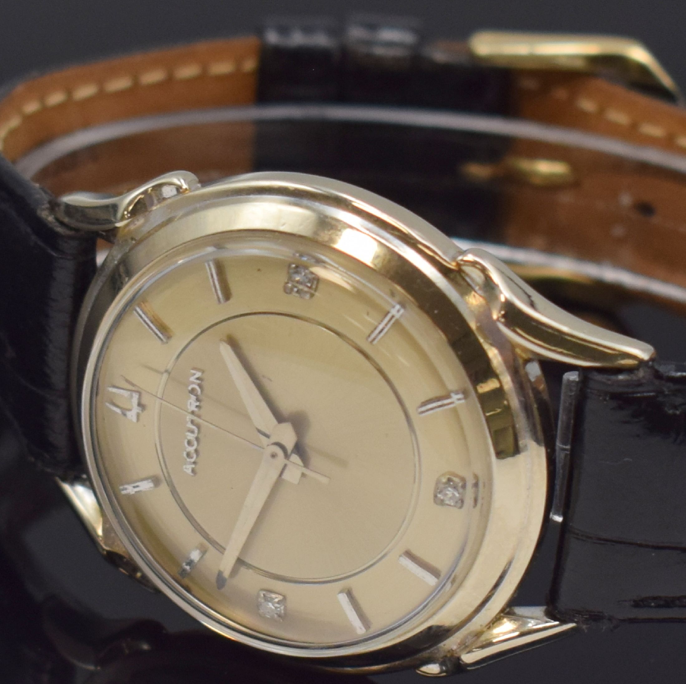 Detail b: BULOVA Accutron seltene Armbanduhr in WG 585/000, USA um 1965, Stimmgabelschwinger, verschr. Geh., rücks. Batteriefach u. Zeigerstellung, silb. ...