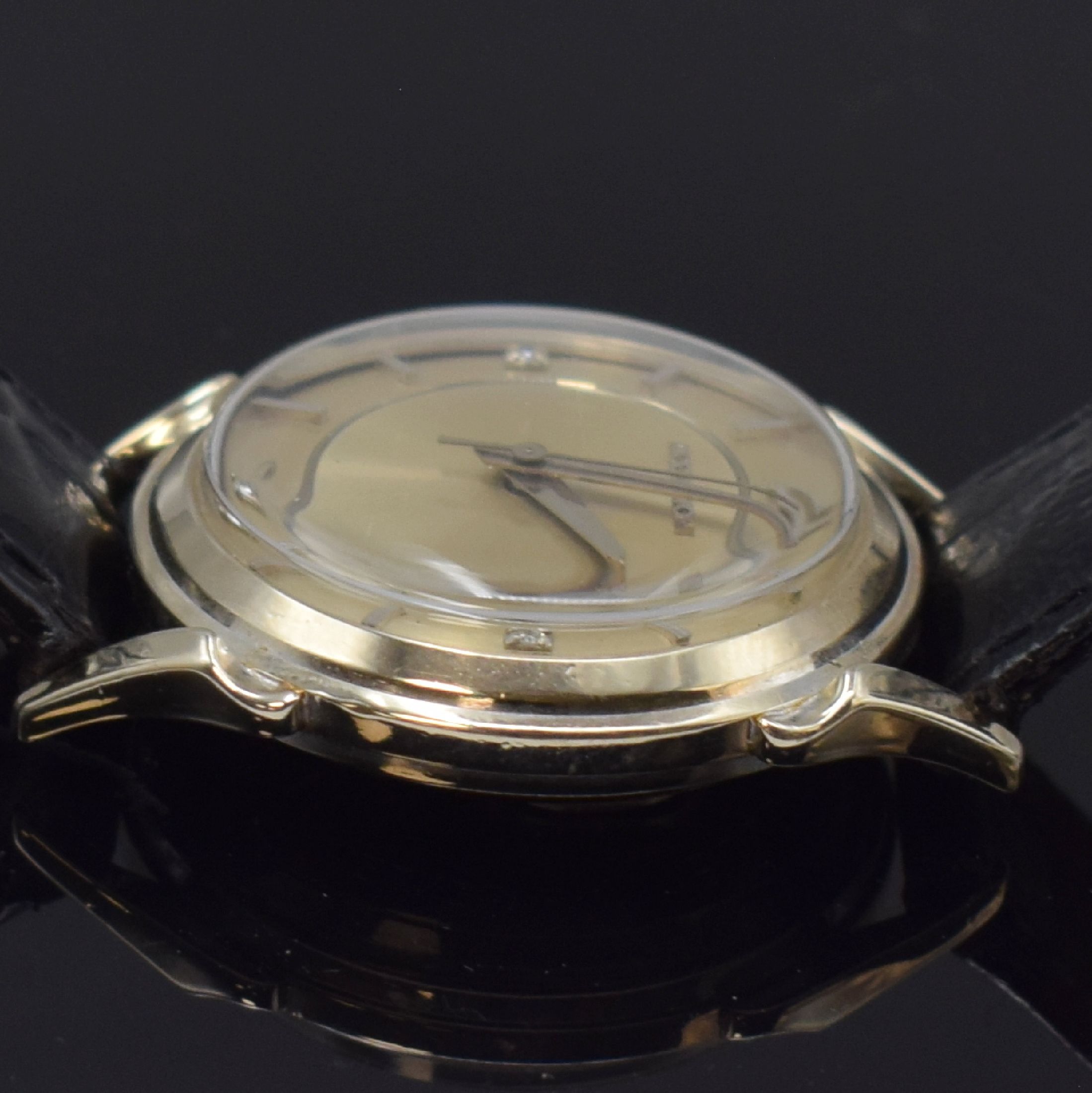 Detail c: BULOVA Accutron seltene Armbanduhr in WG 585/000, USA um 1965, Stimmgabelschwinger, verschr. Geh., rücks. Batteriefach u. Zeigerstellung, silb. ...