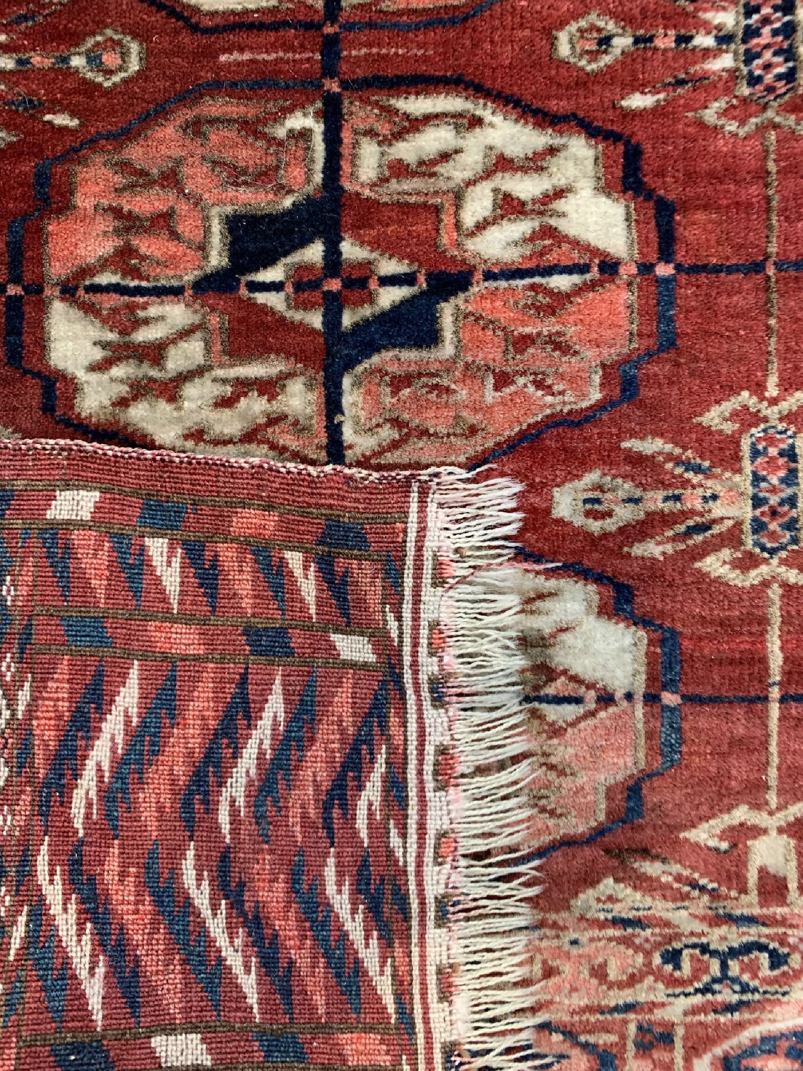 Detail e: Antiker Tekke Herdteppich, Turkmenistan, 19.Jhd, Wolle auf Wolle, ca. 122 x 126 cm, EHZ: 3