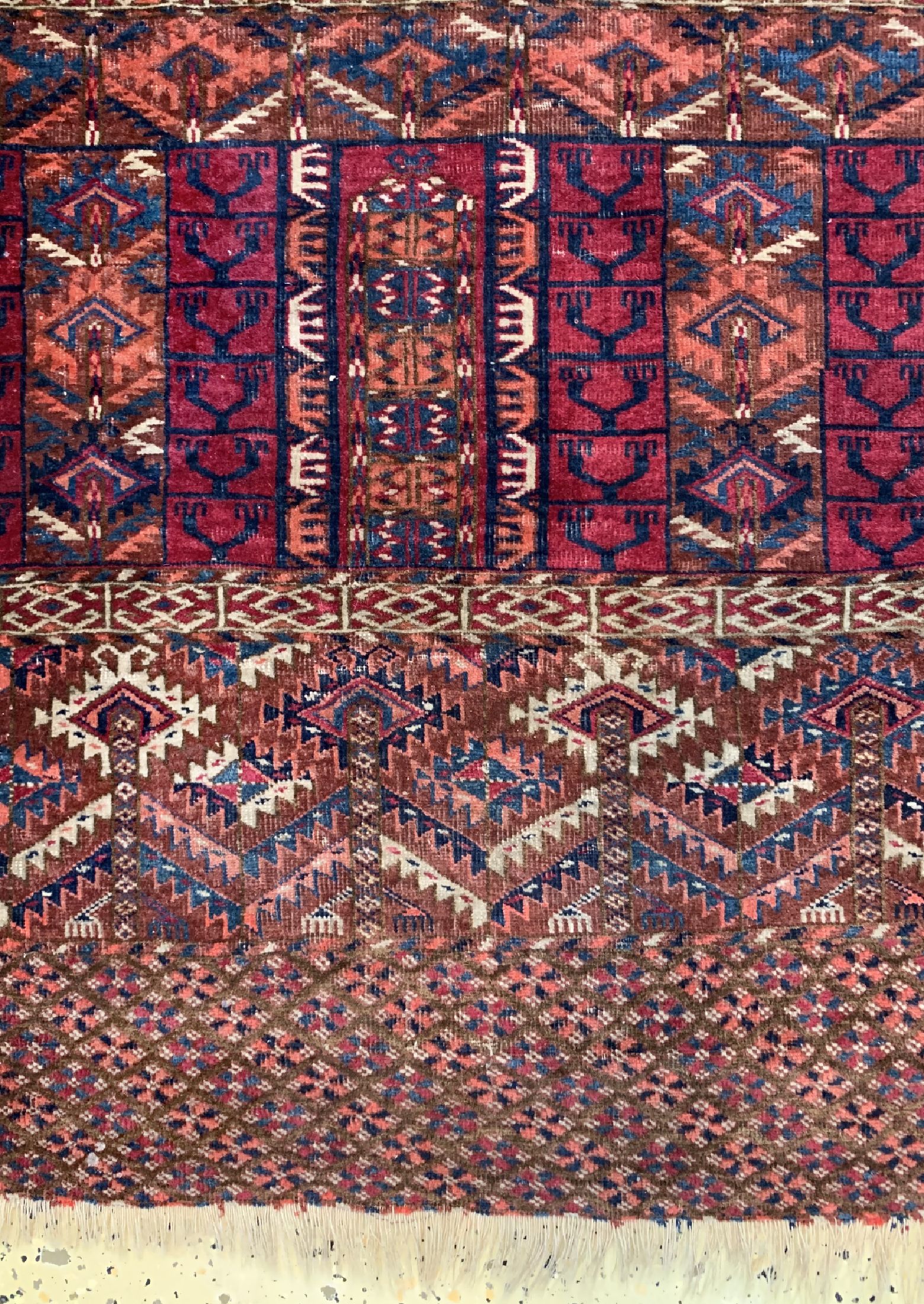 Detail b: Yumod Engsi antik, Turkmenistan, um 1900, Wolle auf Wolle, ca. 160 x 130 cm, EHZ: 3