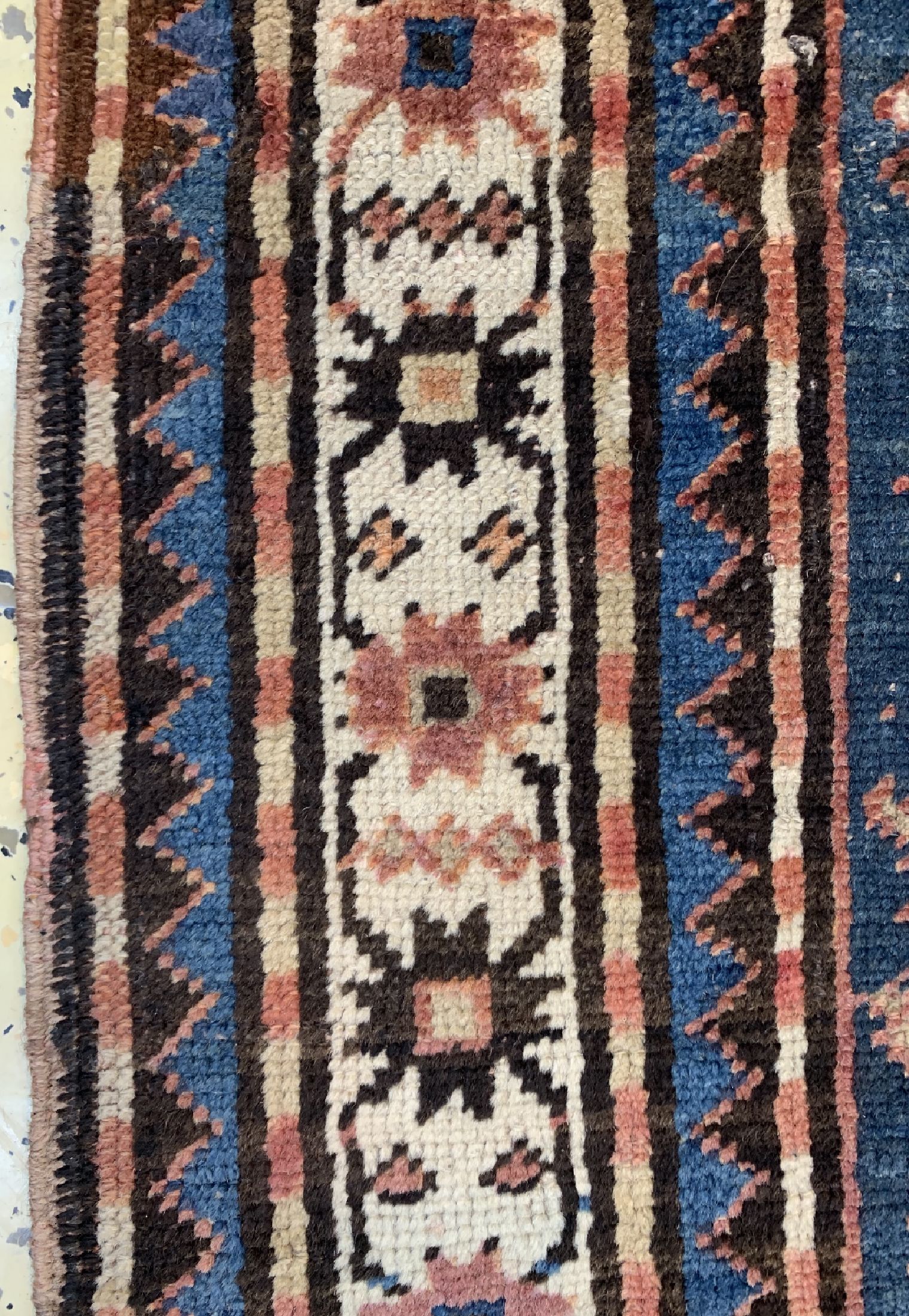 Detail b: Tschelaberd Adler-Kazak, Kaukasus, um 1900,Wolle auf Wolle, ca. 290 x 170 cm, EHZ: 2-3 (restauriert)