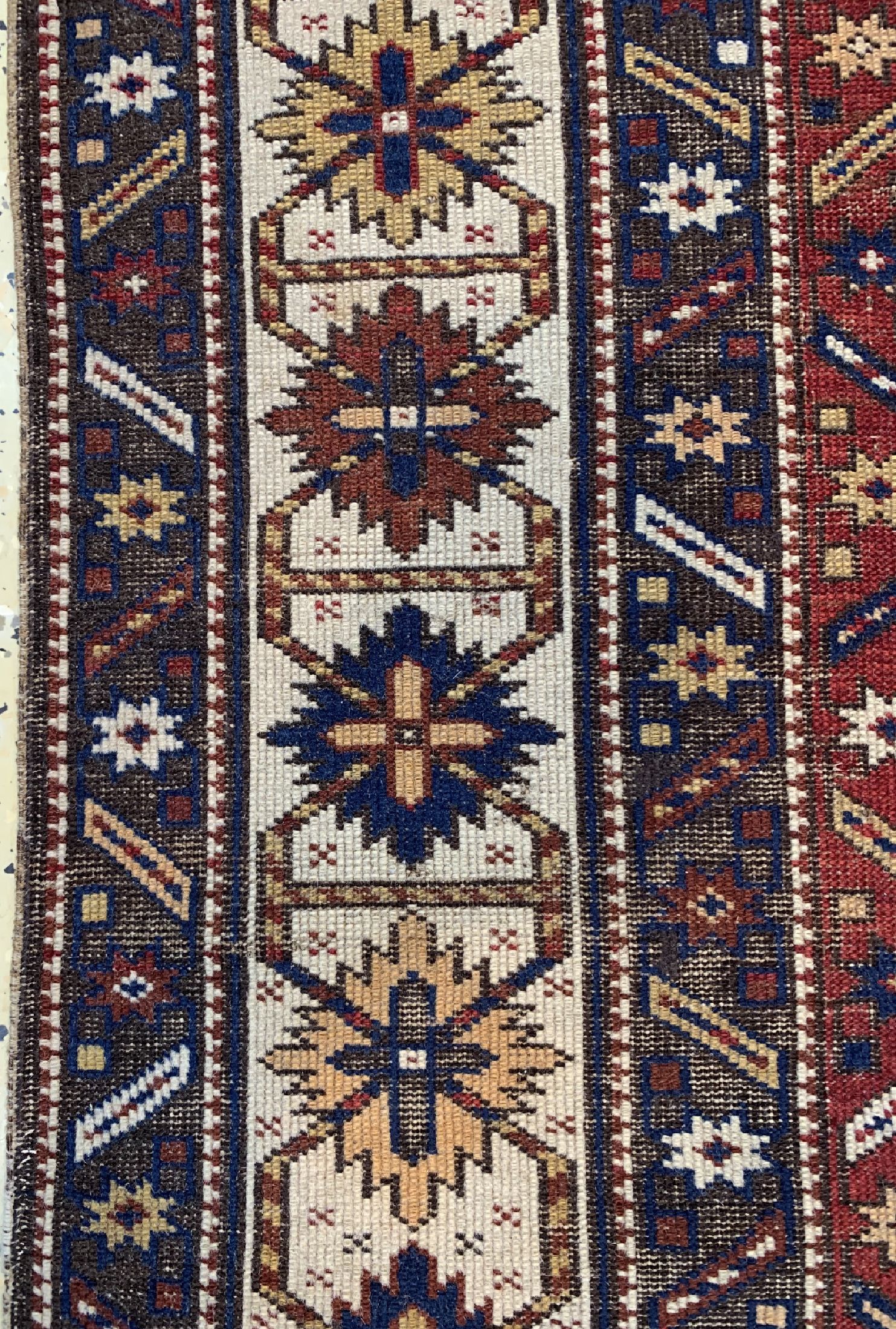 Detail c: Antiker Schirwan, Kaukasus, 19.Jhd, Wolle auf Wolle, ca. 210 x 120 cm, EHZ: 2, (Restauriert)