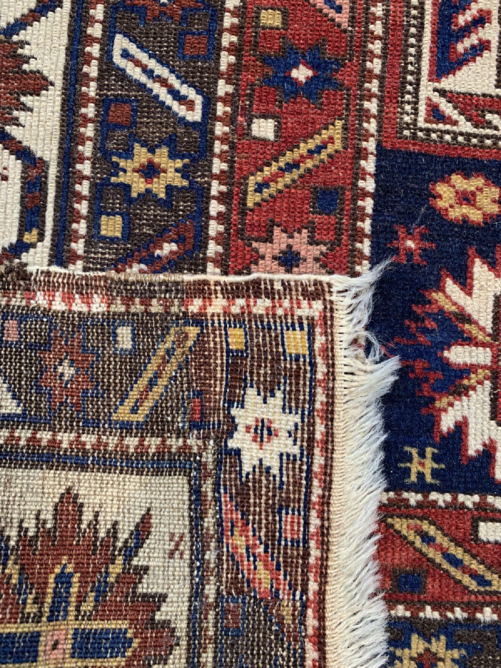 Detail d: Antiker Schirwan, Kaukasus, 19.Jhd, Wolle auf Wolle, ca. 210 x 120 cm, EHZ: 2, (Restauriert)