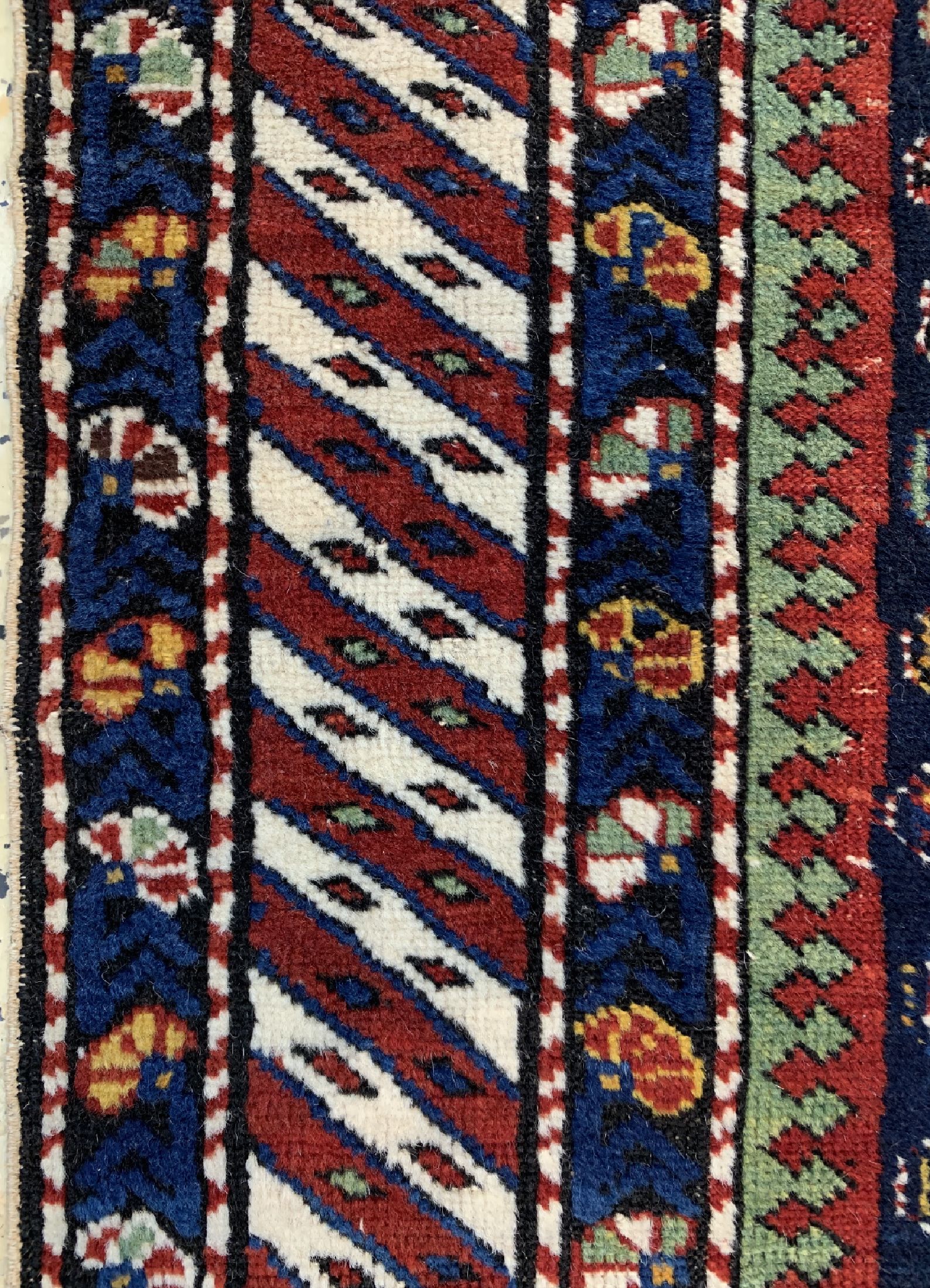 Detail f: Antiker Schirwan, Kaukasus, datiert 1330(1909), Wolle auf Wolle, ca. 162 x 115 cm,EHZ: 2
