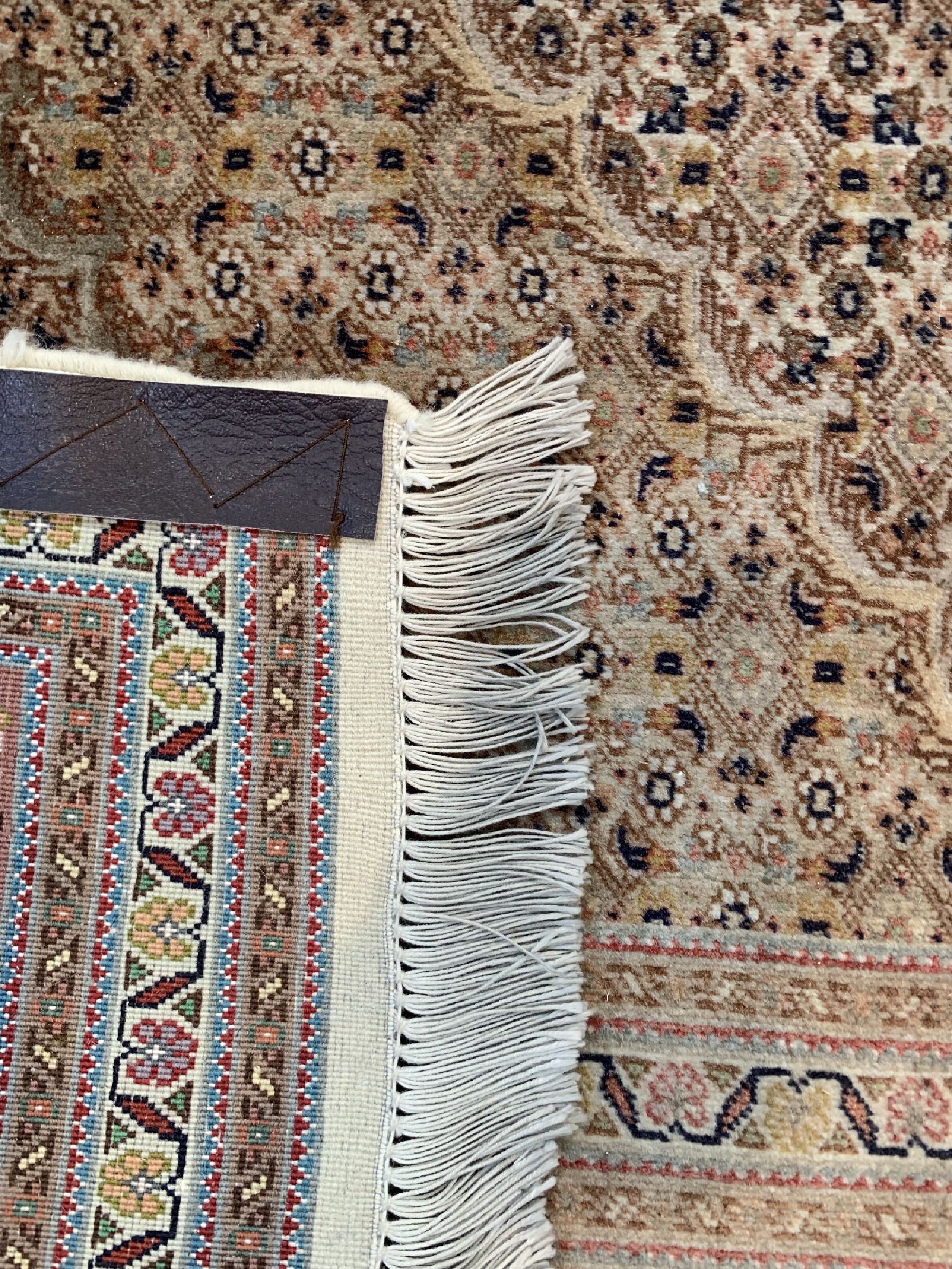 Detail d: Täbriz fein(50 Raj), Persien, ca. 50 Jahre,Korkwolle mit Seide, ca. 217 x 152 cm, verblasst, EHZ: 2